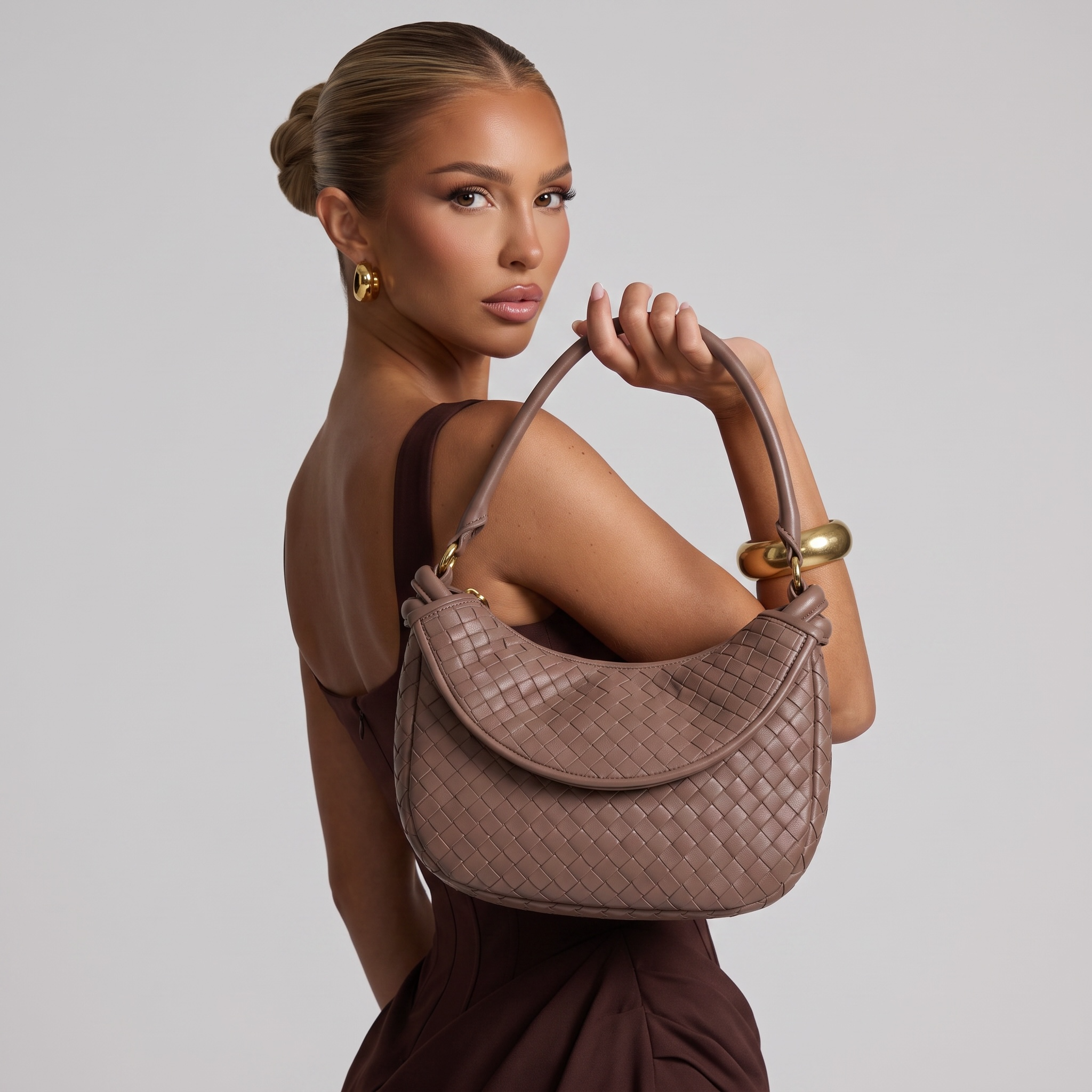 Bottega Veneta Woven Shoulder Bag β Classic Intrecciato Leather (Brown) β¨π