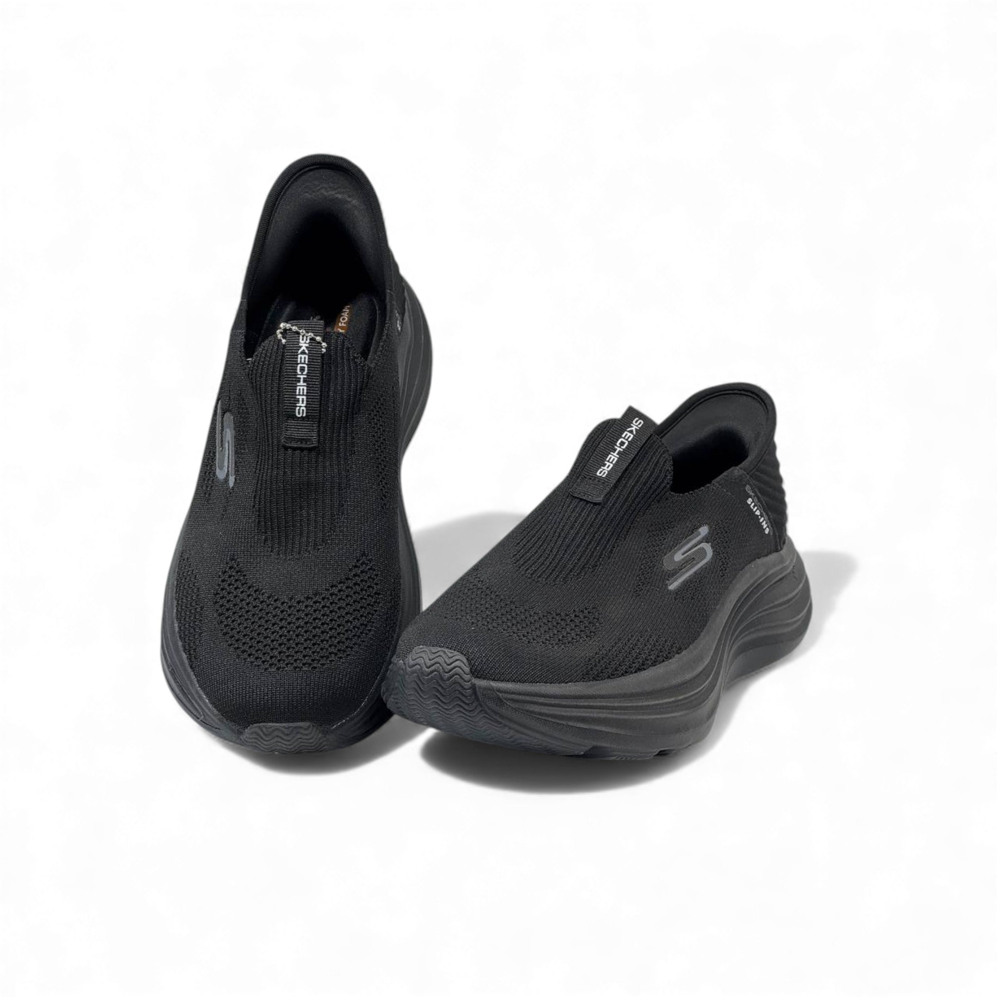đ¤ Skechers Slip-On Arch Fit Black Sneakers â All-Day Comfort, Timeless Style đ