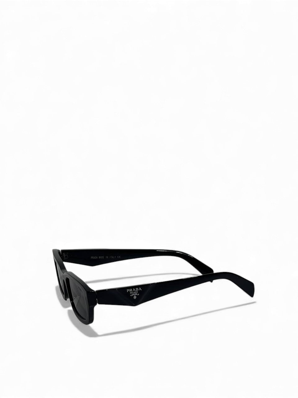 Prada Black Rectangular Sunglasses β Minimal Chic Statement ππ€