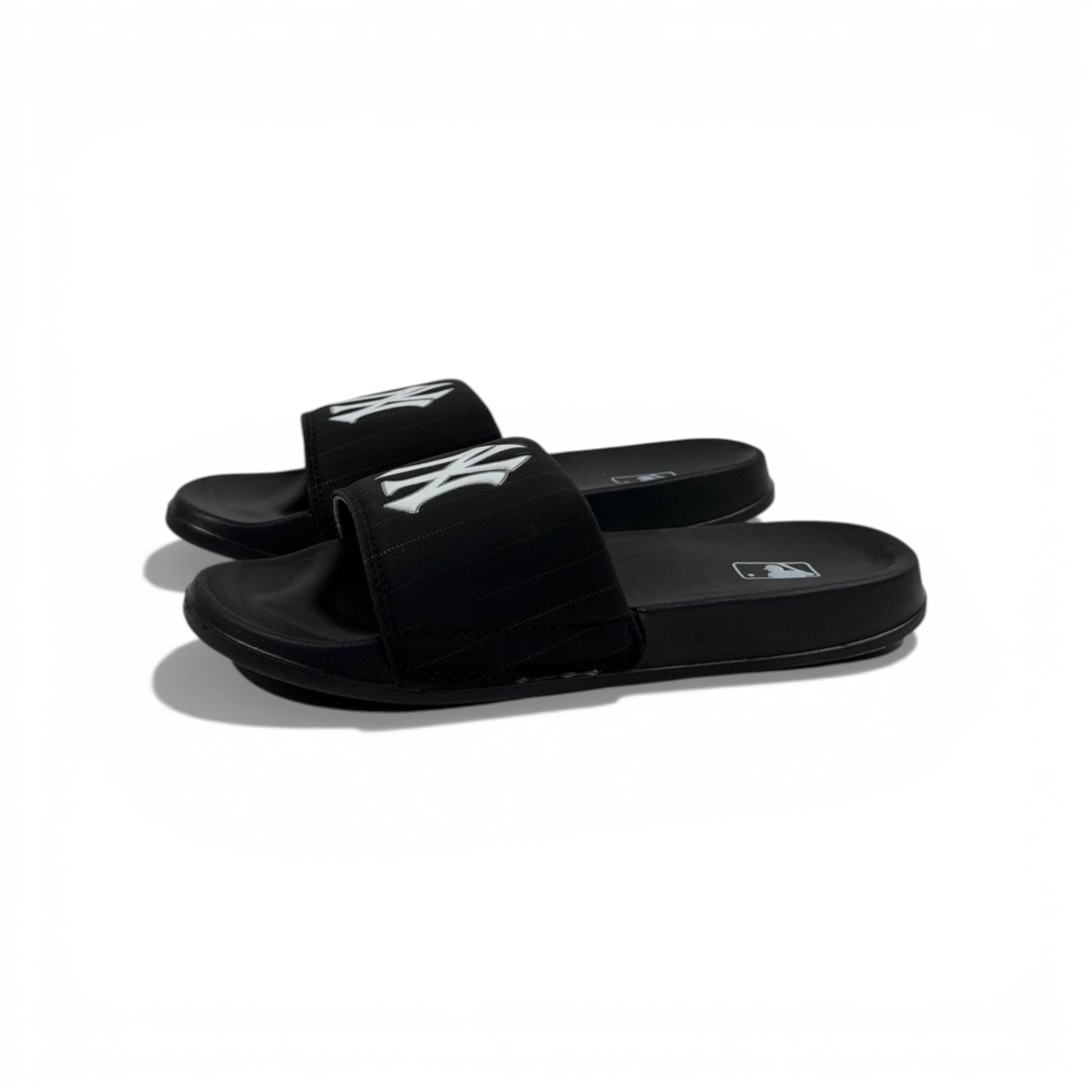 ⚾ New York Yankees Black Slides – Classic Logo Edition 🖤🤍