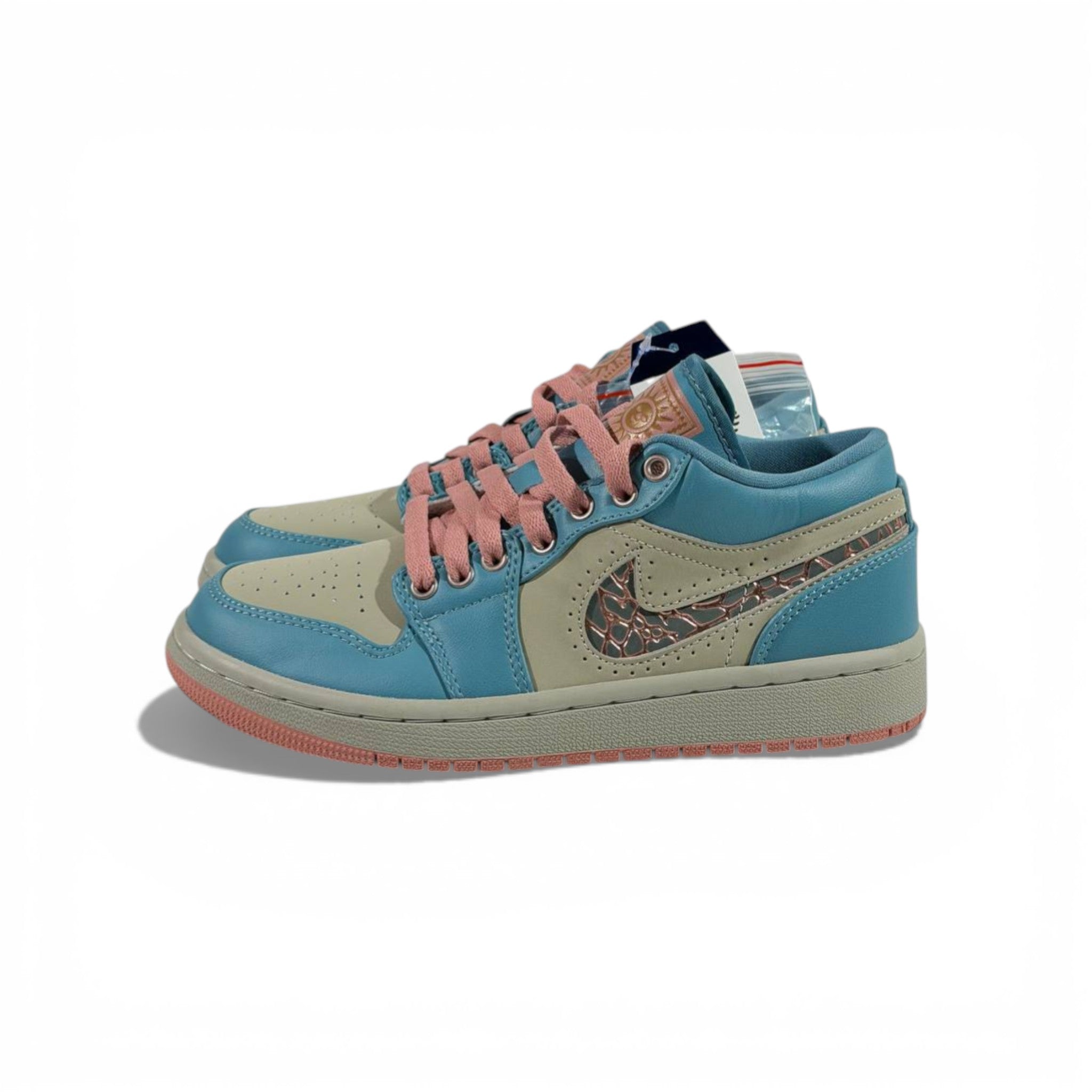 Nike Dunk Low Blue & Pink Sneakers πππΈ Trendy Streetwear Shoes β Women Casual Fashion Trainers β¨π₯