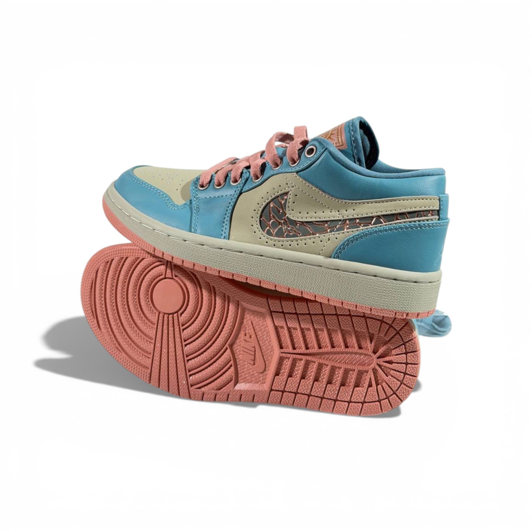 Nike Dunk Low Blue & Pink Sneakers πππΈ Trendy Streetwear Shoes β Women Casual Fashion Trainers β¨π₯