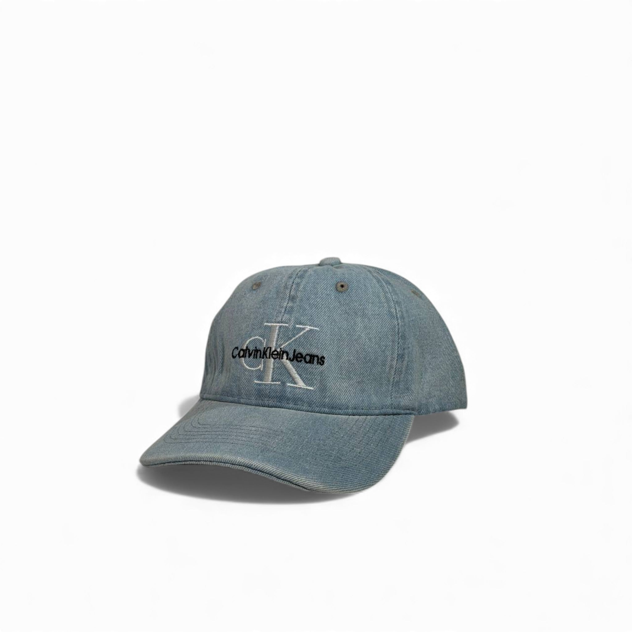 🧢 Calvin Klein Jeans Light-Wash Denim Cap – Clean Casual Style