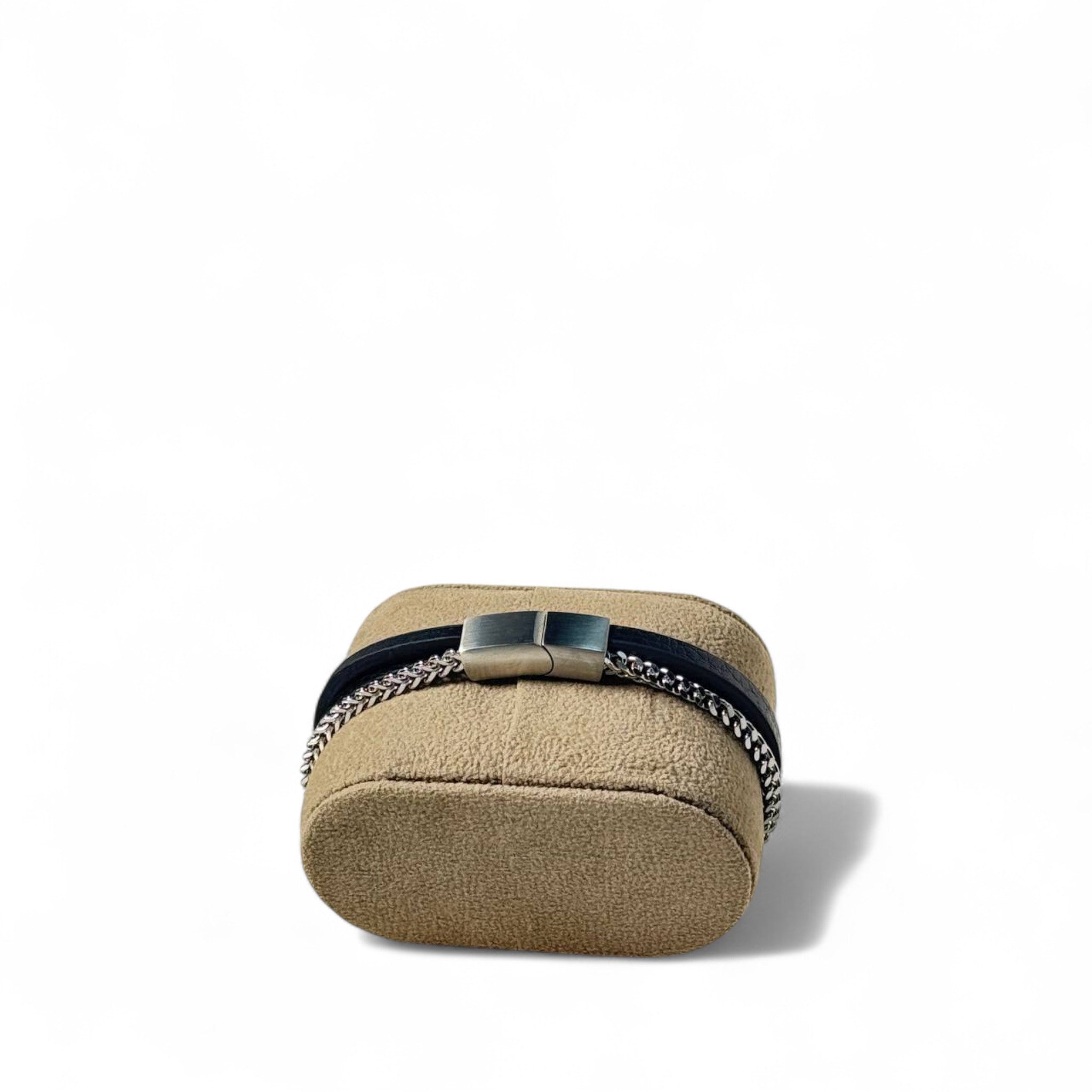 π€ Gucci Signature Leather Chain Bracelet β Silver Edition πβ¨