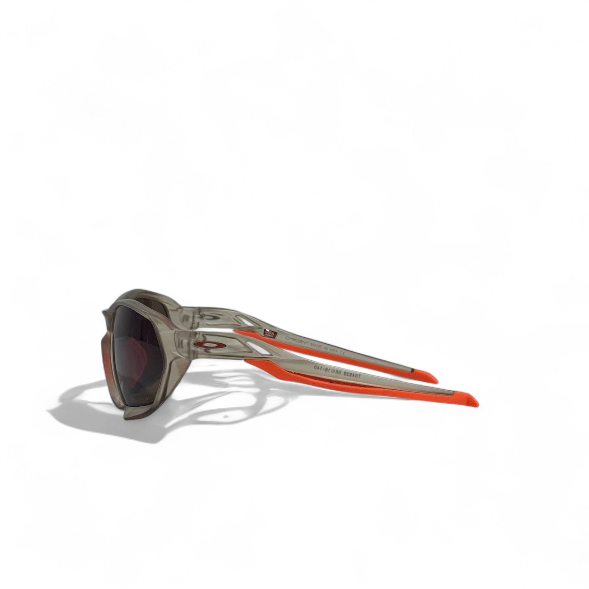 🟠 Oakley Sports Sunglasses – Grey Frame & Orange Accents 🕶️⚡