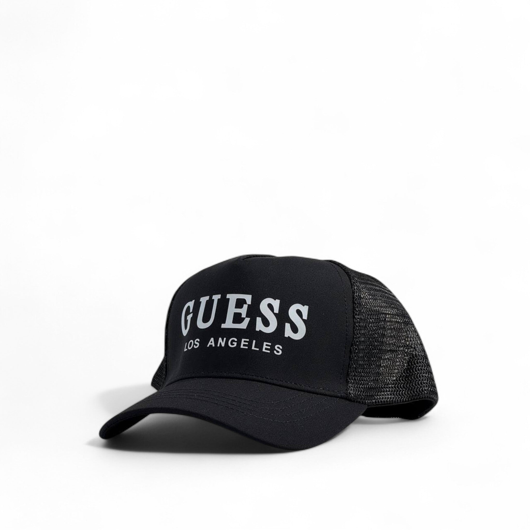 Guess Los Angeles Black Trucker Cap – Casual Streetwear Essential 🧢🖤