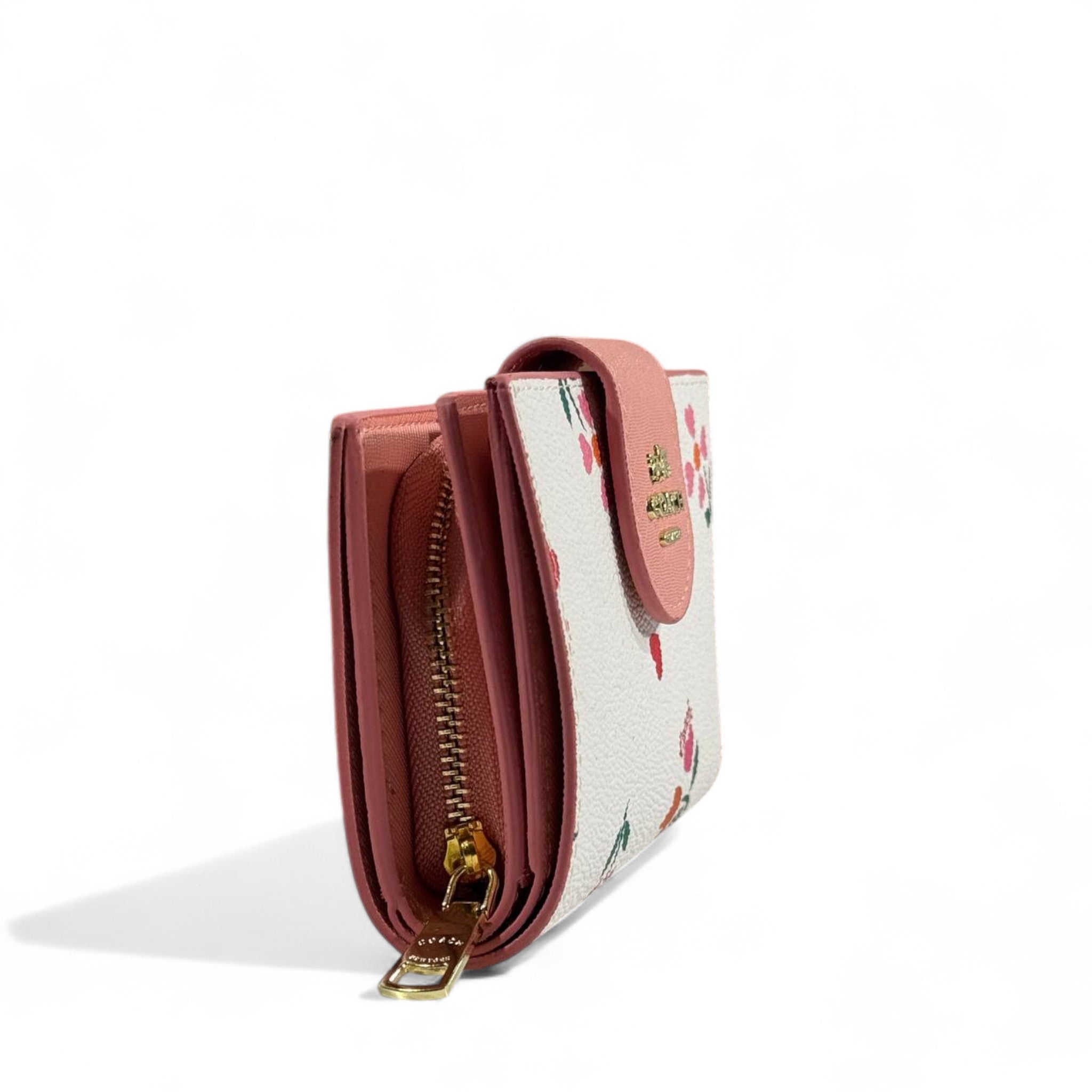 🌸 Coach Floral Leather Wallet – Feminine Charm Meets Everyday Luxury