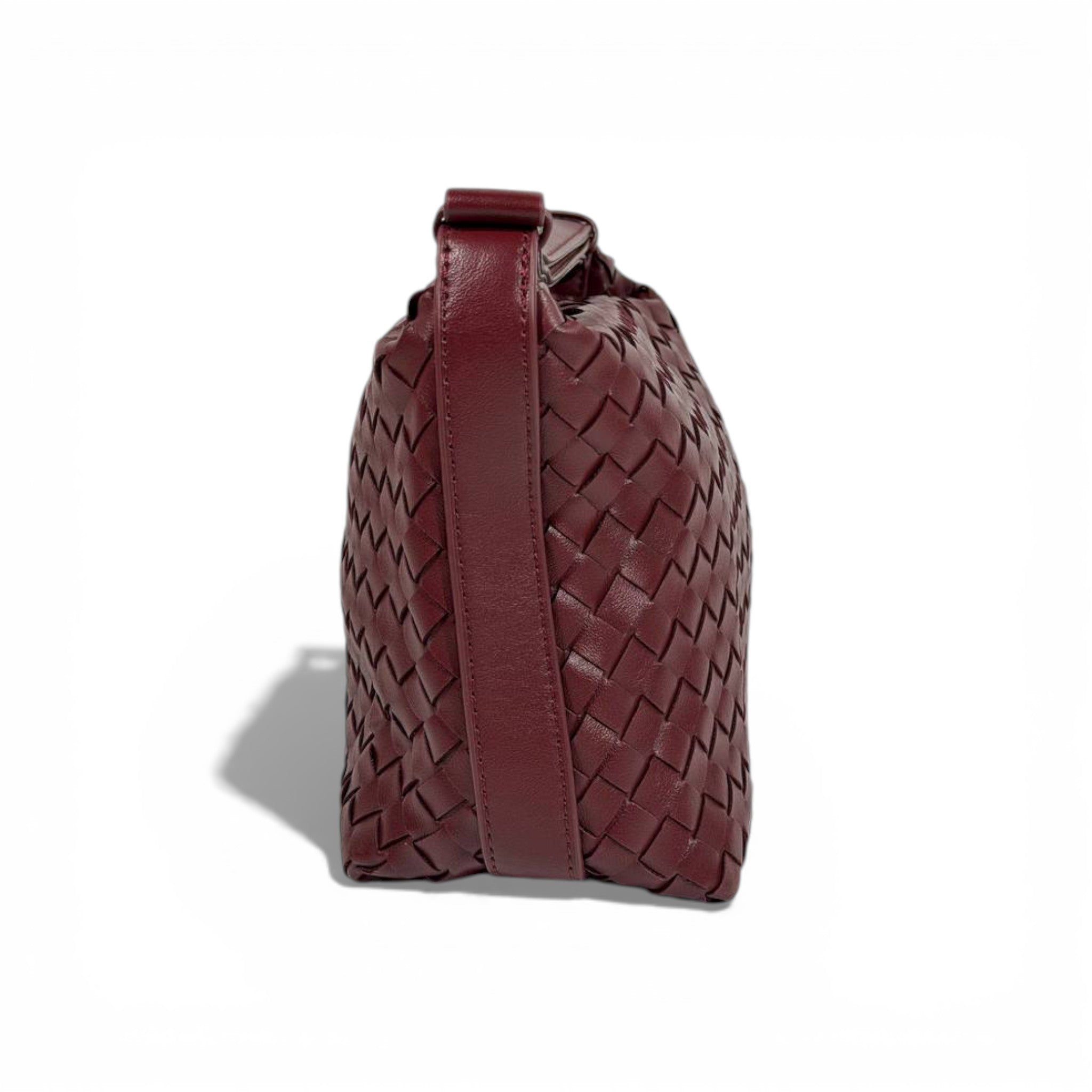 Bottega Veneta Intrecciato Shoulder Bag – Burgundy Red 🍷✨