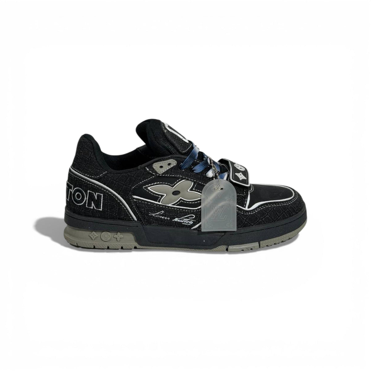 🖤🔥 Louis Vuitton Luxury Low-Top Sneakers – Black Monogram Street Edition 👟✨