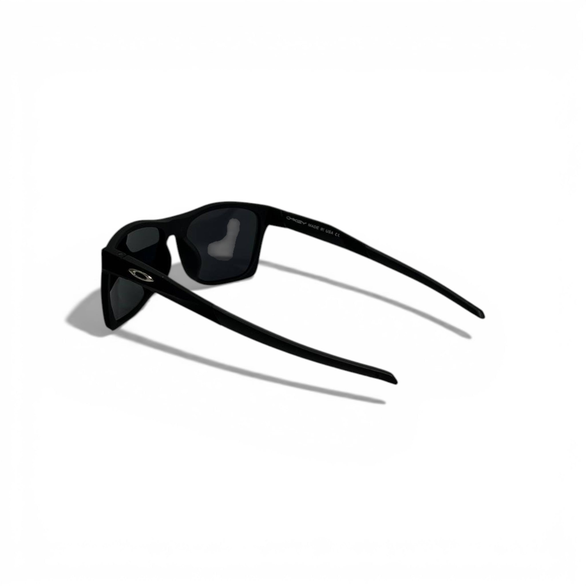 🕶️🖤 Oakley Classic Black Sunglasses with Performance Lenses 🖤🕶️