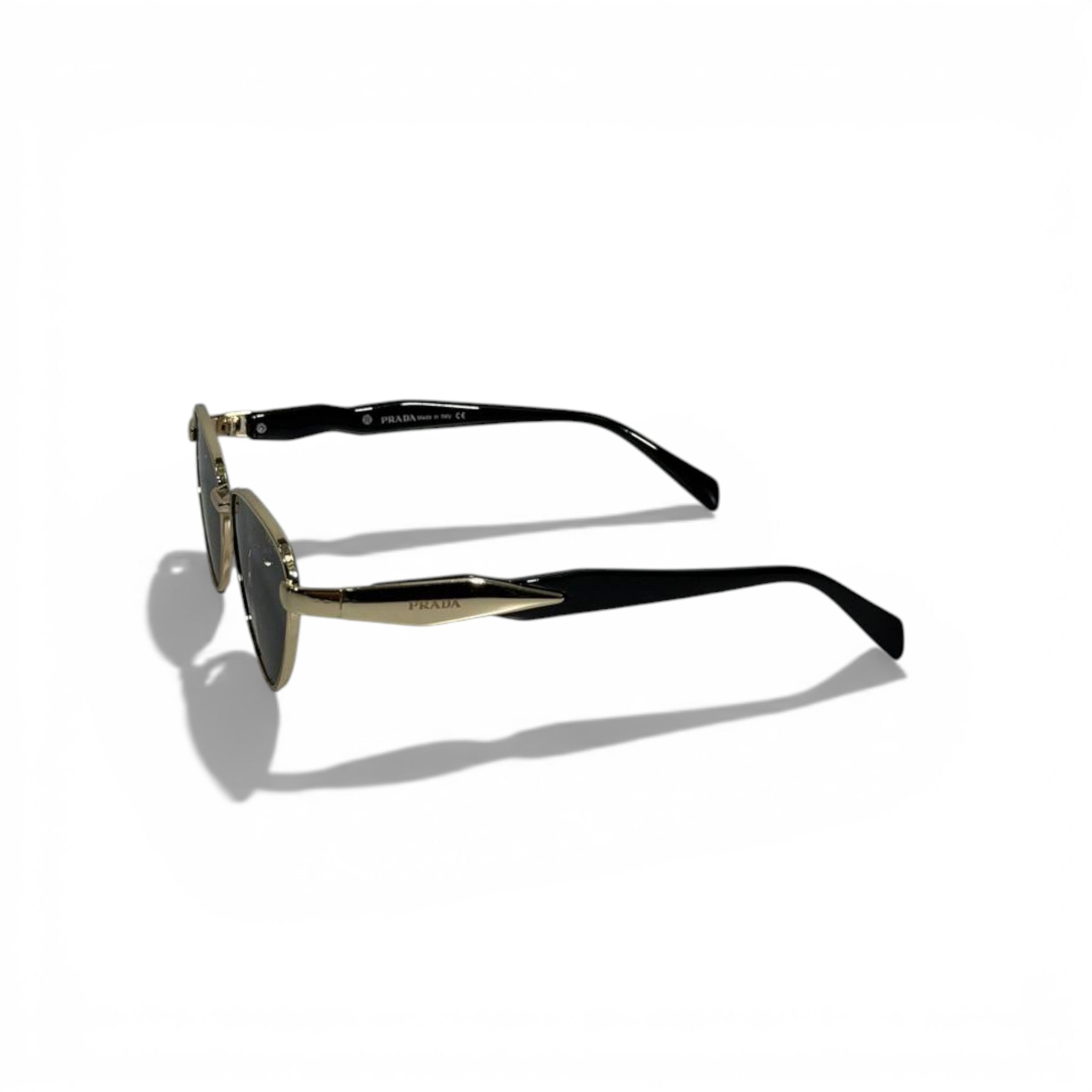 Prada Oval Sunglasses โ Black & Gold Timeless Luxury ๐ถ๏ธโจ