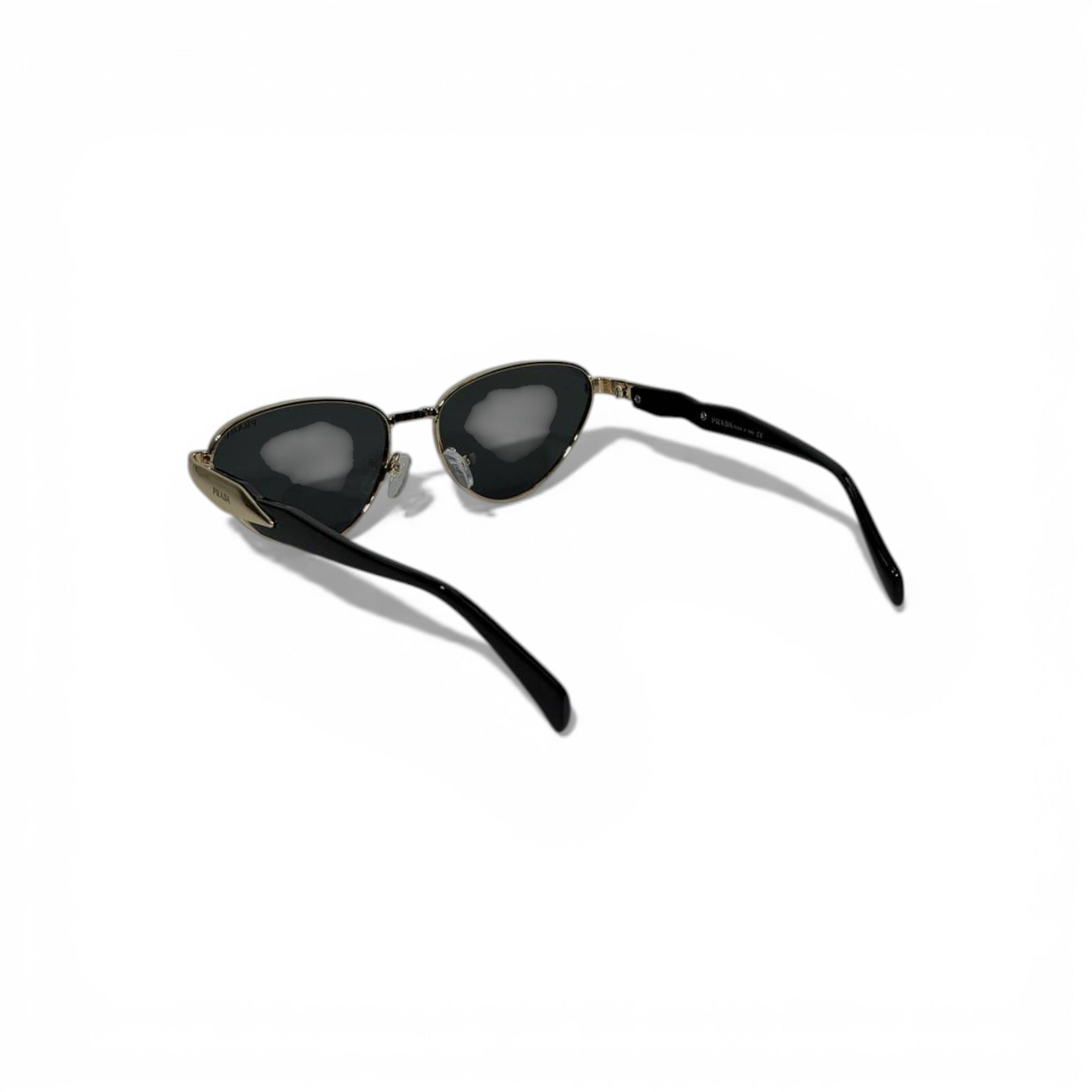 Prada Oval Sunglasses โ Black & Gold Timeless Luxury ๐ถ๏ธโจ