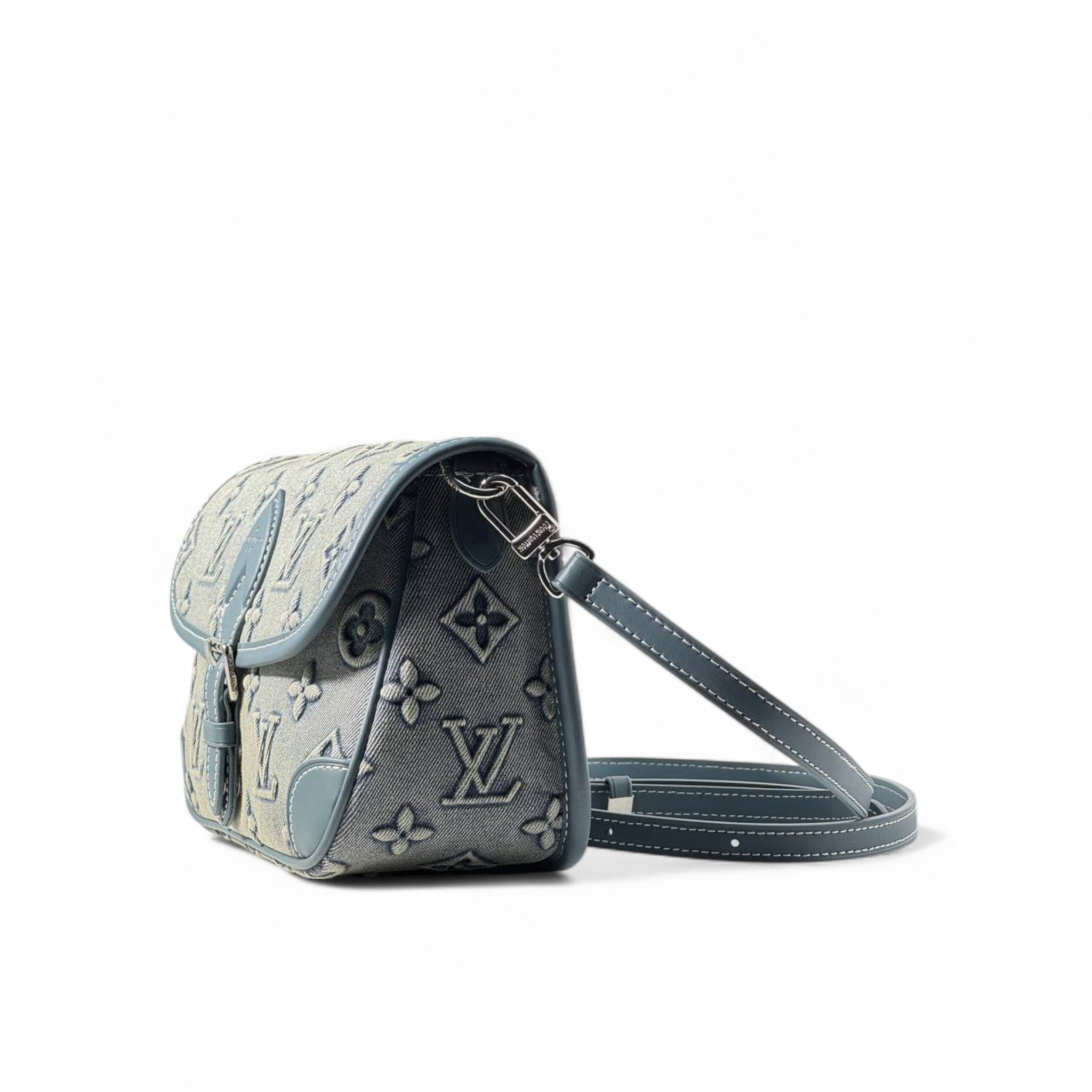Louis Vuitton Monogram Denim Buckle Bag β Washed Grey & Blue Leather Trim π€π