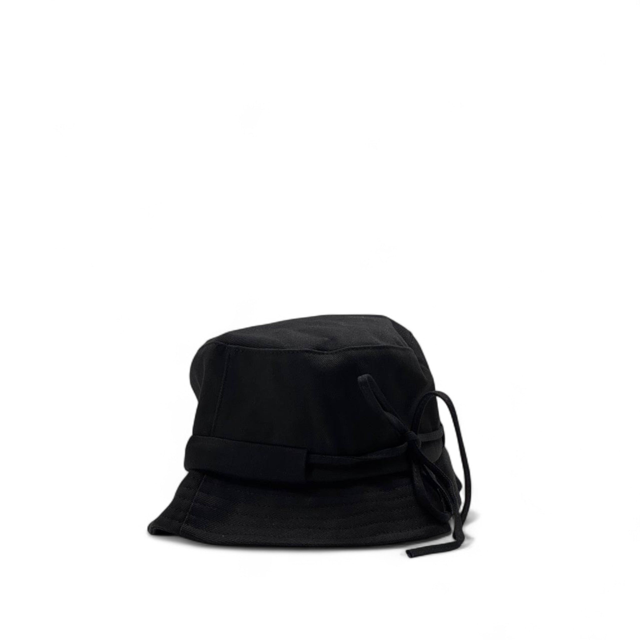 Jacquemus Black Bucket Hat – Modern Luxe Essential 🖤🧳
