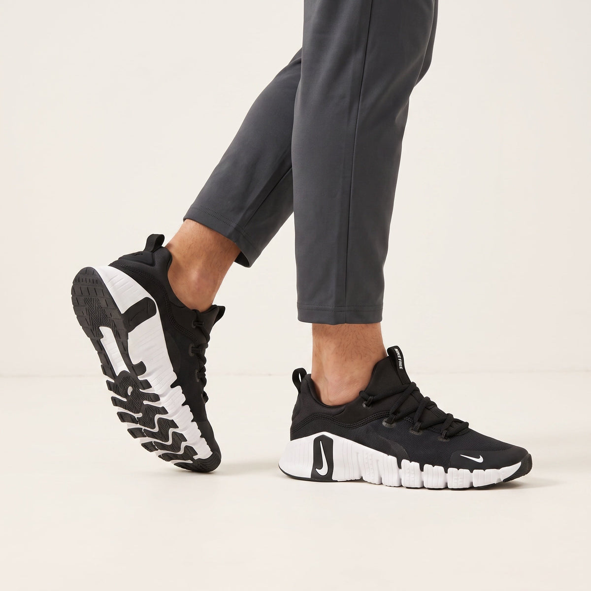 Nike Free Runner β Black & White