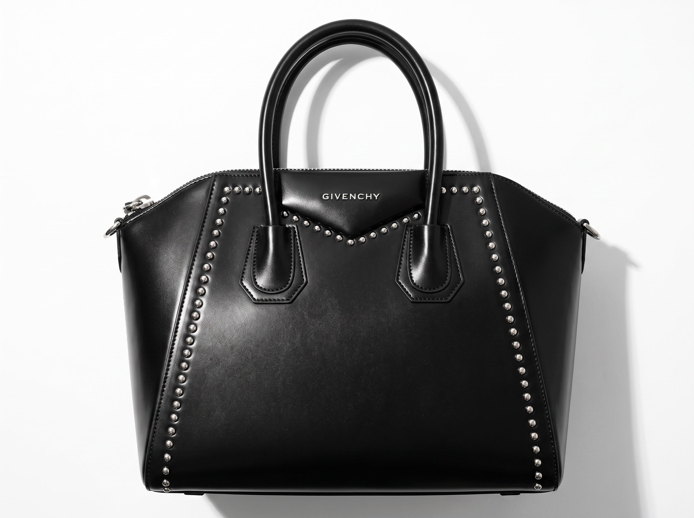 Givenchy Antigona Bag – Black Studded 🖤👜 large