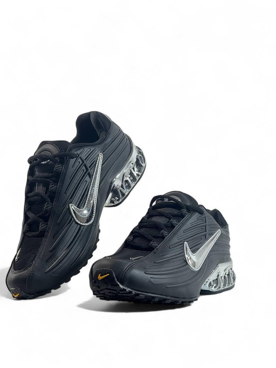 Nike Shox Black Chrome Edition – Bold Power, Timeless Style