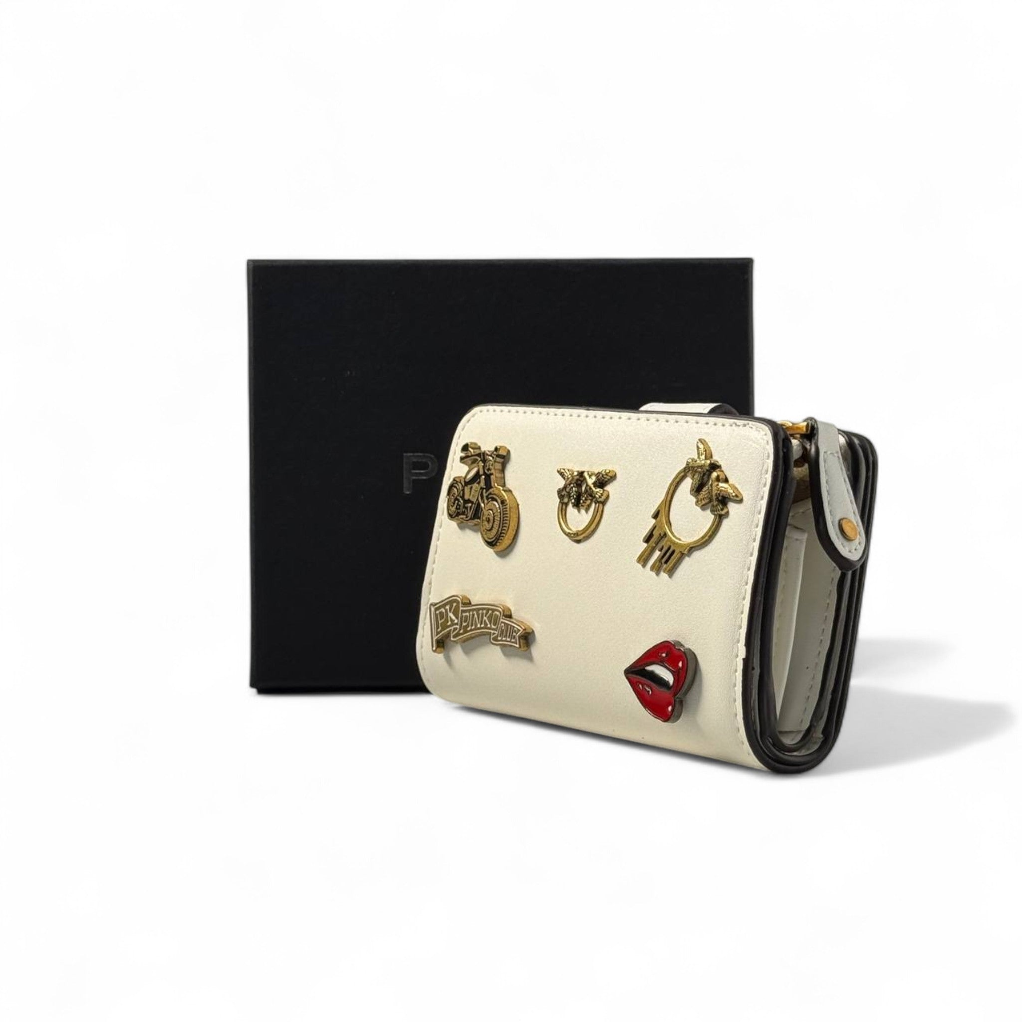 🤍 Pinko Charm Wallet – Ivory with Gold Icons & Red Lips Detail 💋✨