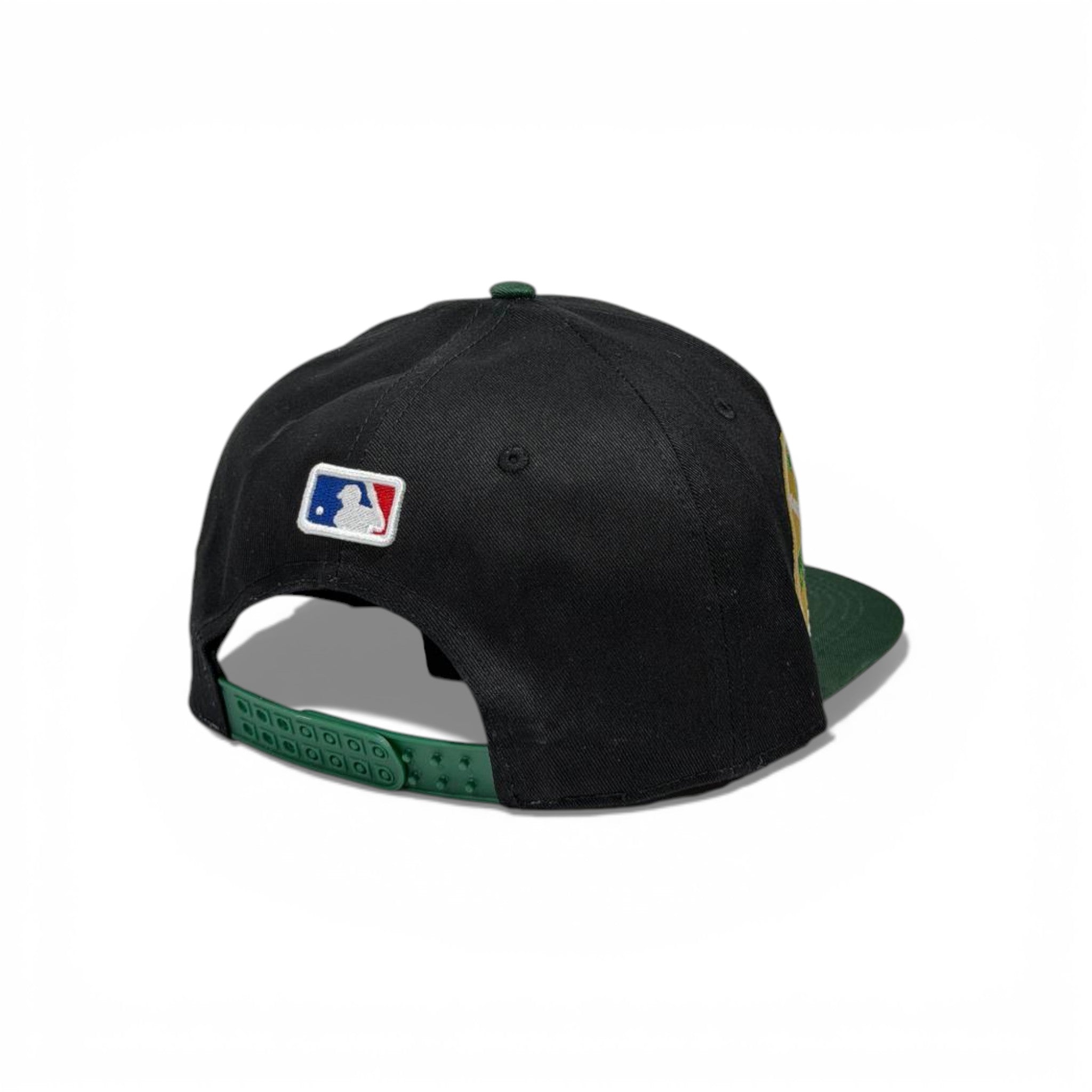 🧢 Oakland A’s Embroidered Snapback Cap – Black Crown & Green Flat Brim