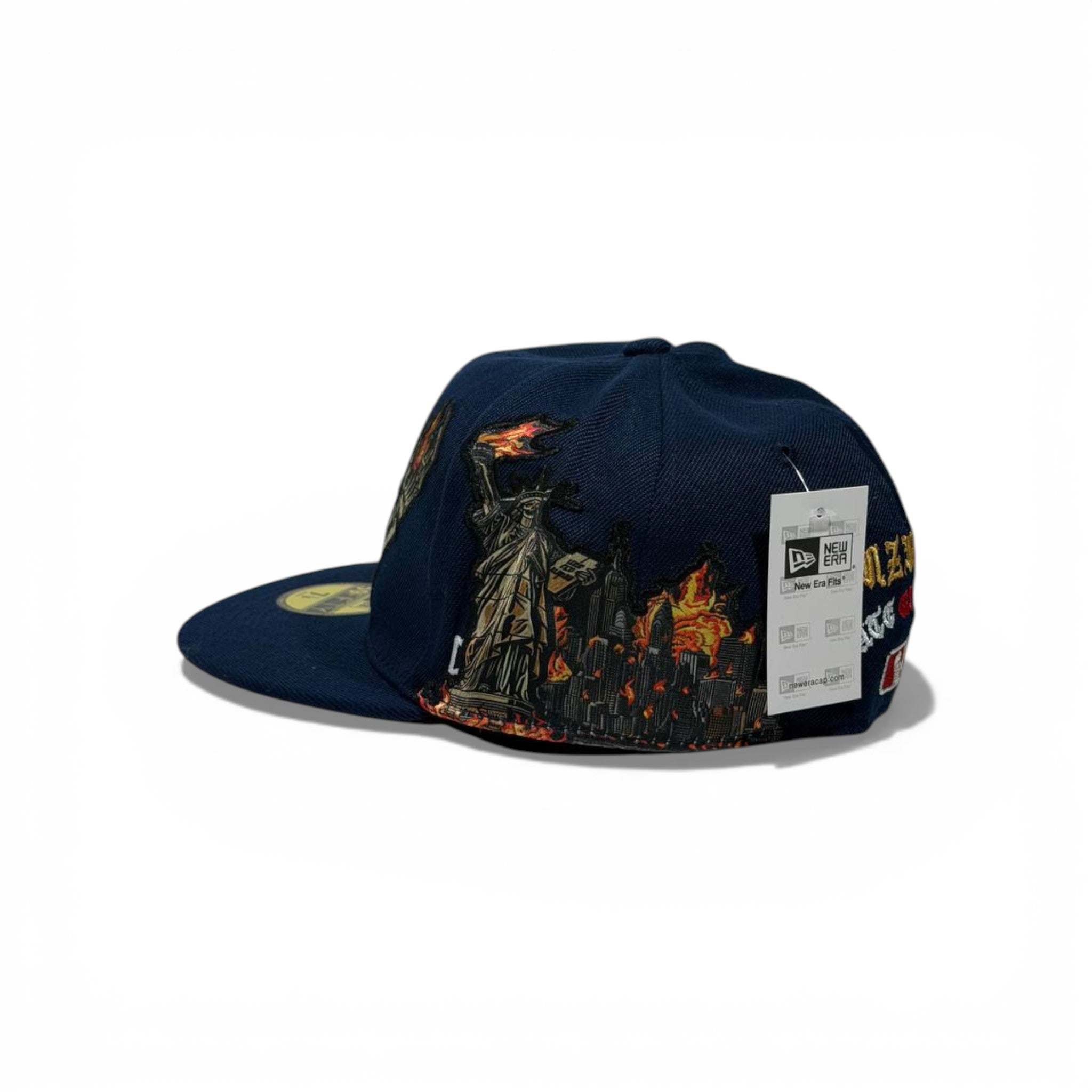 🧢🔥 New York Yankees Graphic Snapback Cap – Navy Street Art Edition 💀⚾
