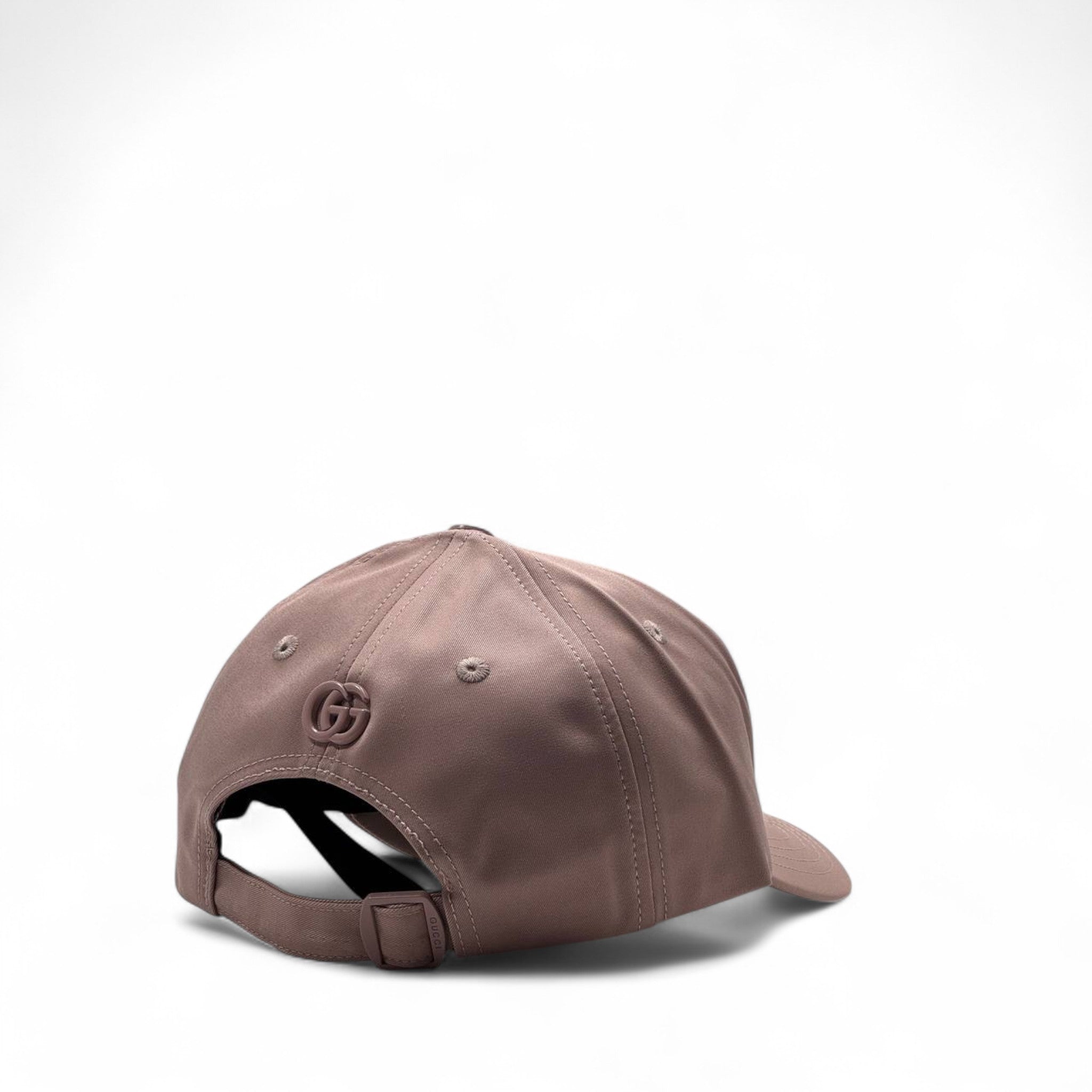 Gucci Pink Logo Cap β Soft Elegance Meets Bold Style πβ¨