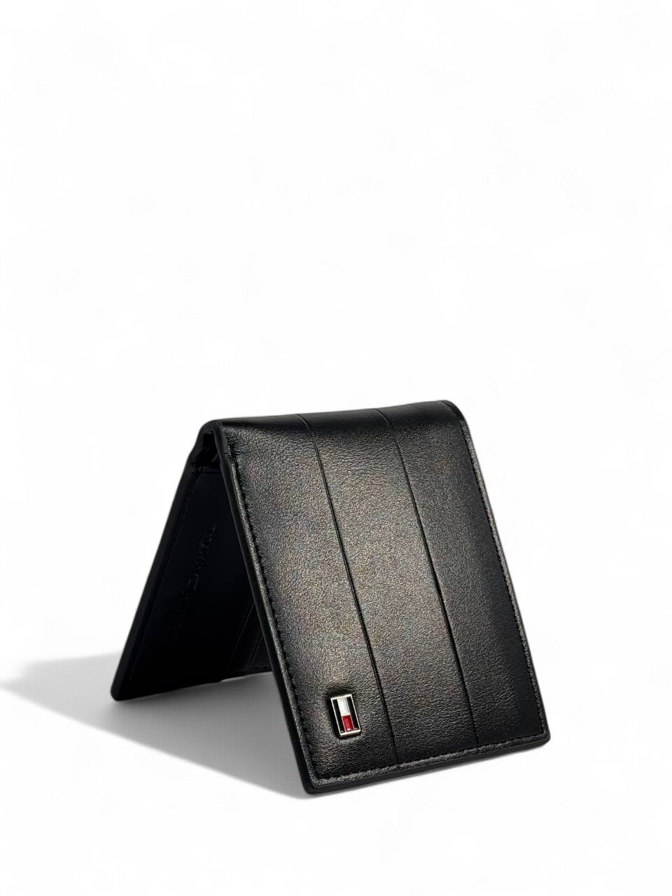 Tommy Hilfiger-Inspired Black Leather Wallet β Minimal Design, Maximum Sophistication π€β¨