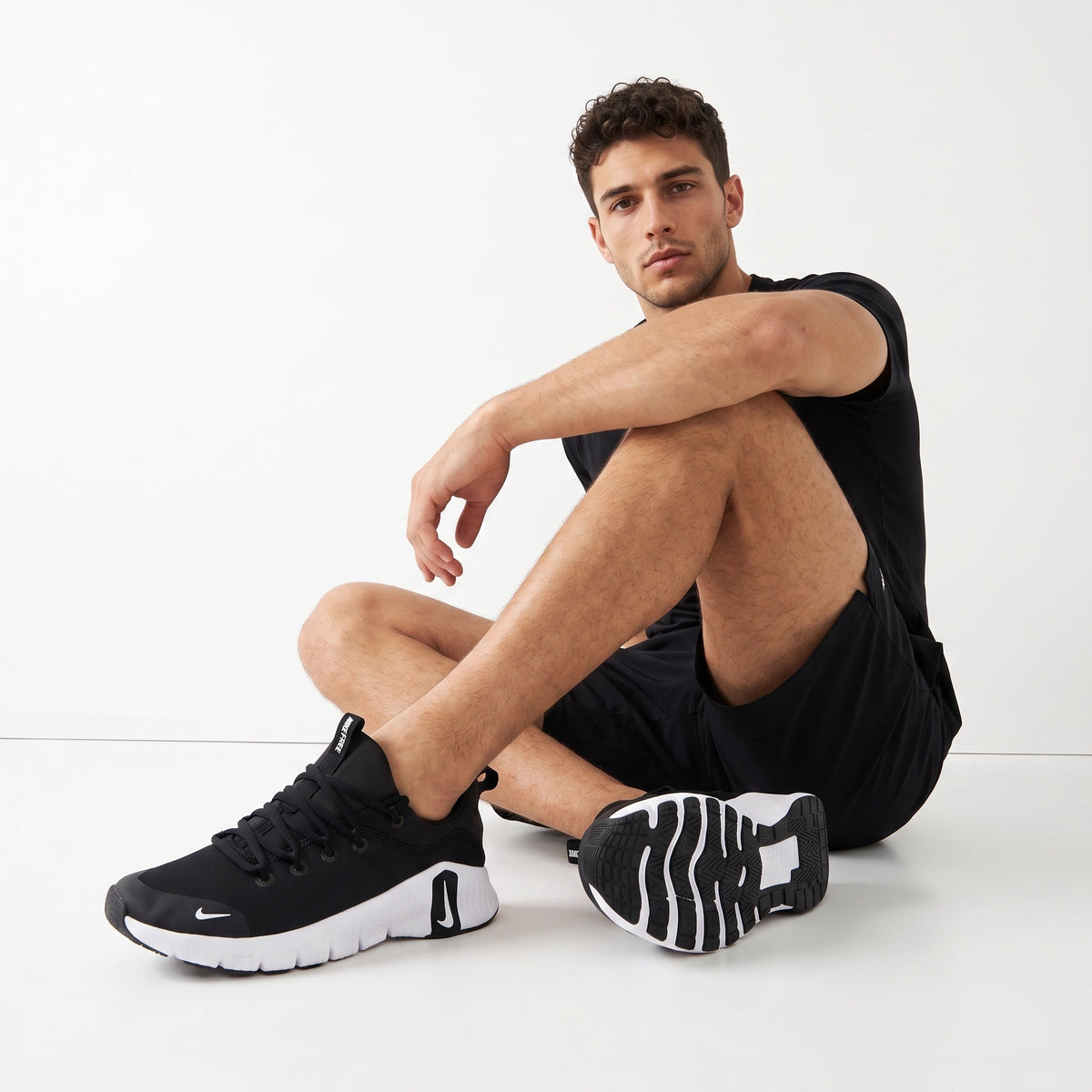 Nike Free Runner β Black & White