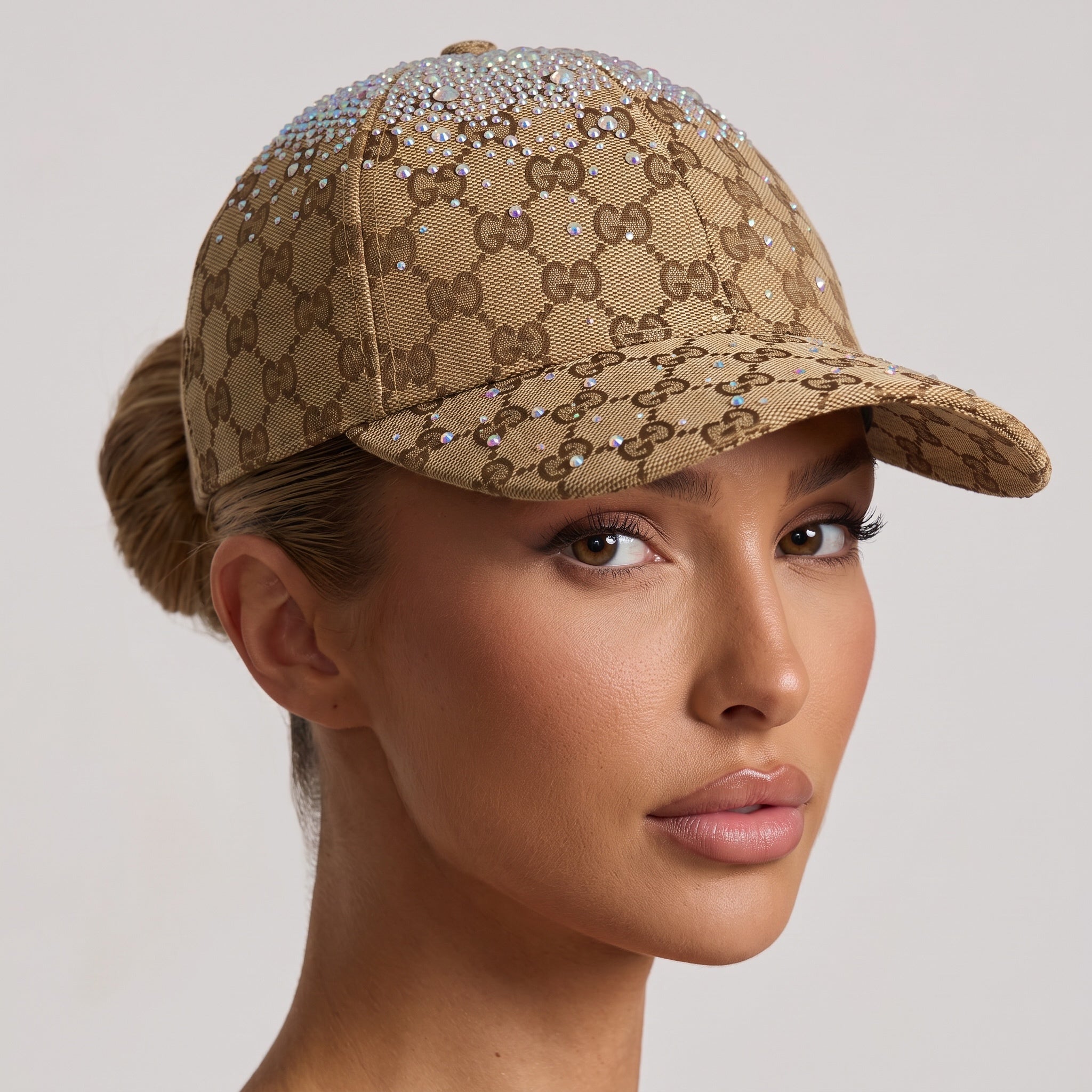Gucci GG Monogram Cap – Crystal Embellished Beige ✨🧢