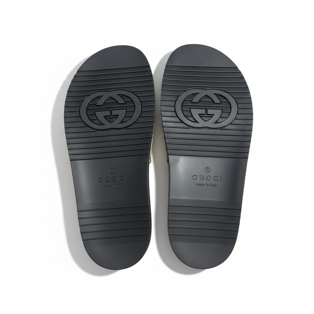 Gucci GG Canvas Platform Slides π€β¨