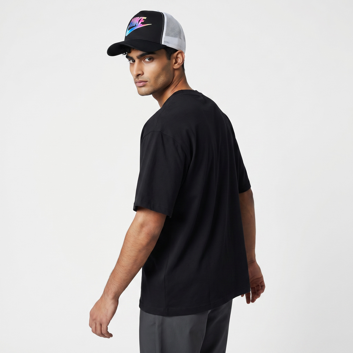 š§¢ Nike Trucker Cap ā Rainbow Swoosh Street Edition šš„