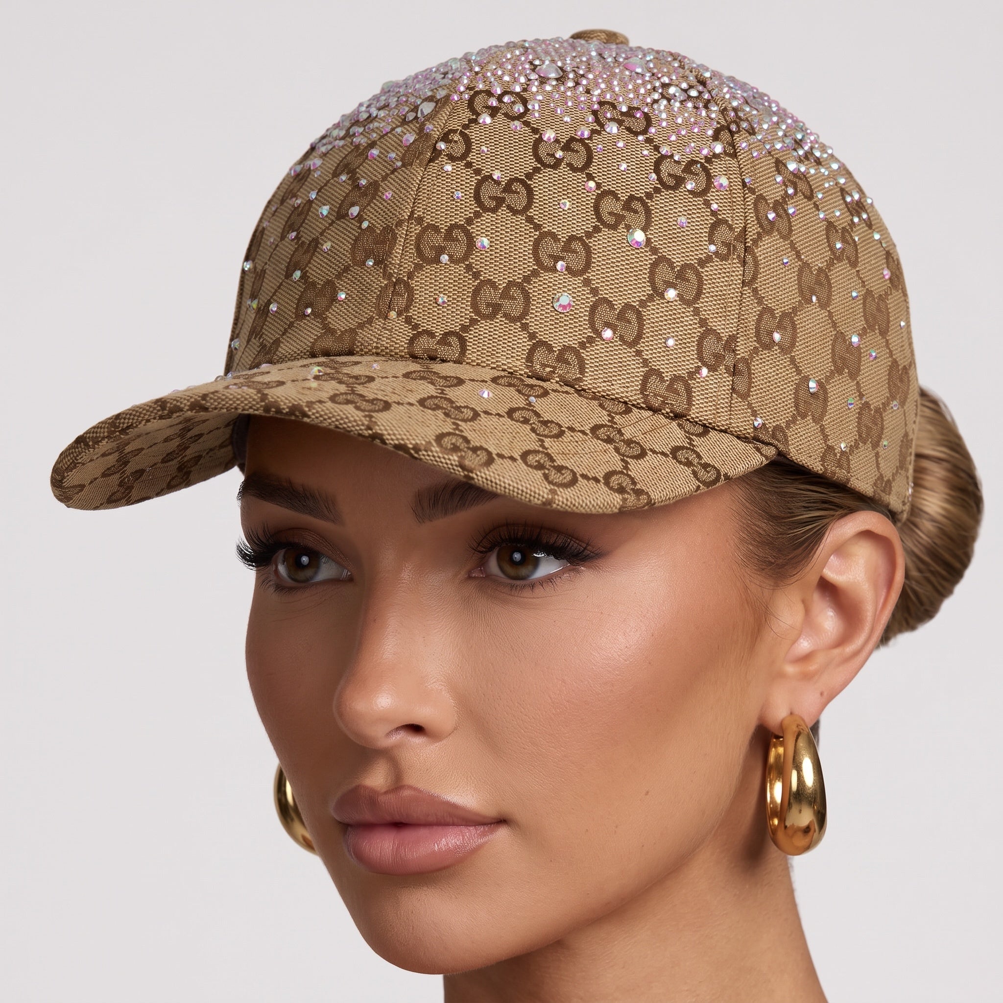 Gucci GG Monogram Cap – Crystal Embellished Beige ✨🧢