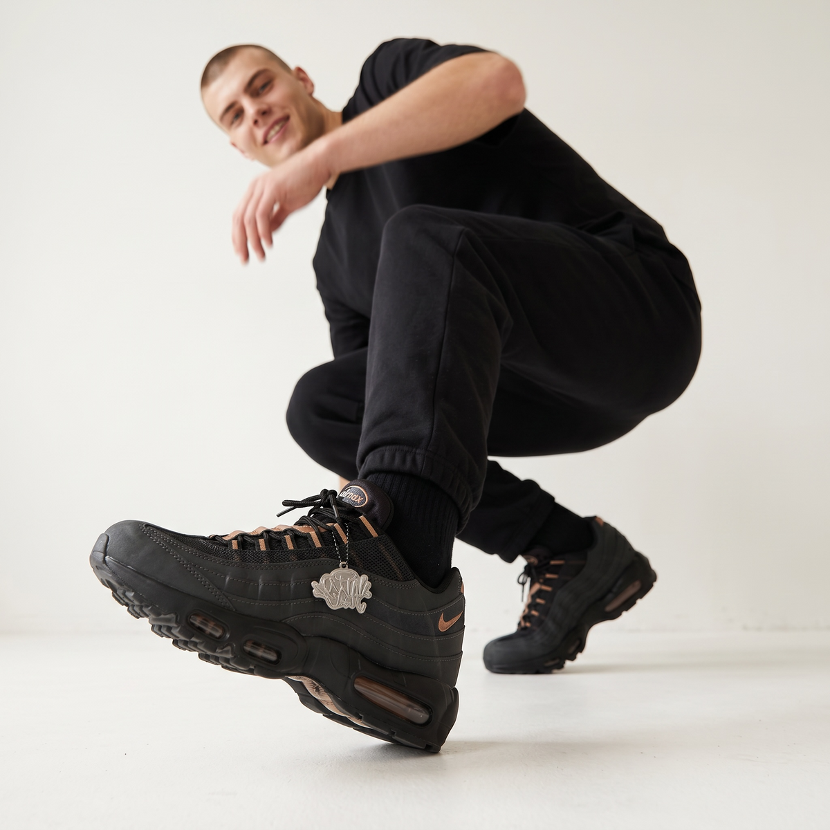 ✨👟 Nike Air Max 95 Black Rose Gold Luxury Streetwear Sneakers – Premium Cushioned Lifestyle Running Shoes 🔥🖤