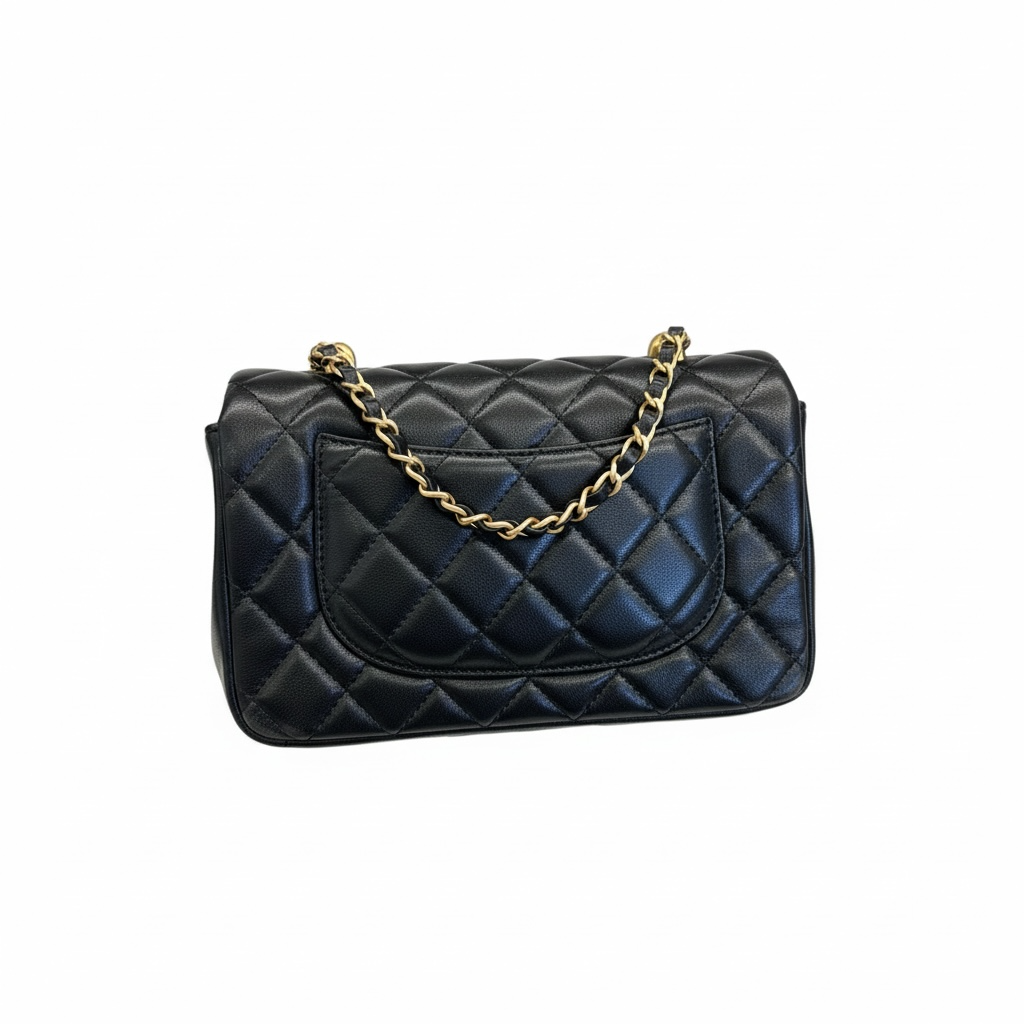 π€β¨ Chanel Quilted Pearl Chain Flap Bag β¨π€