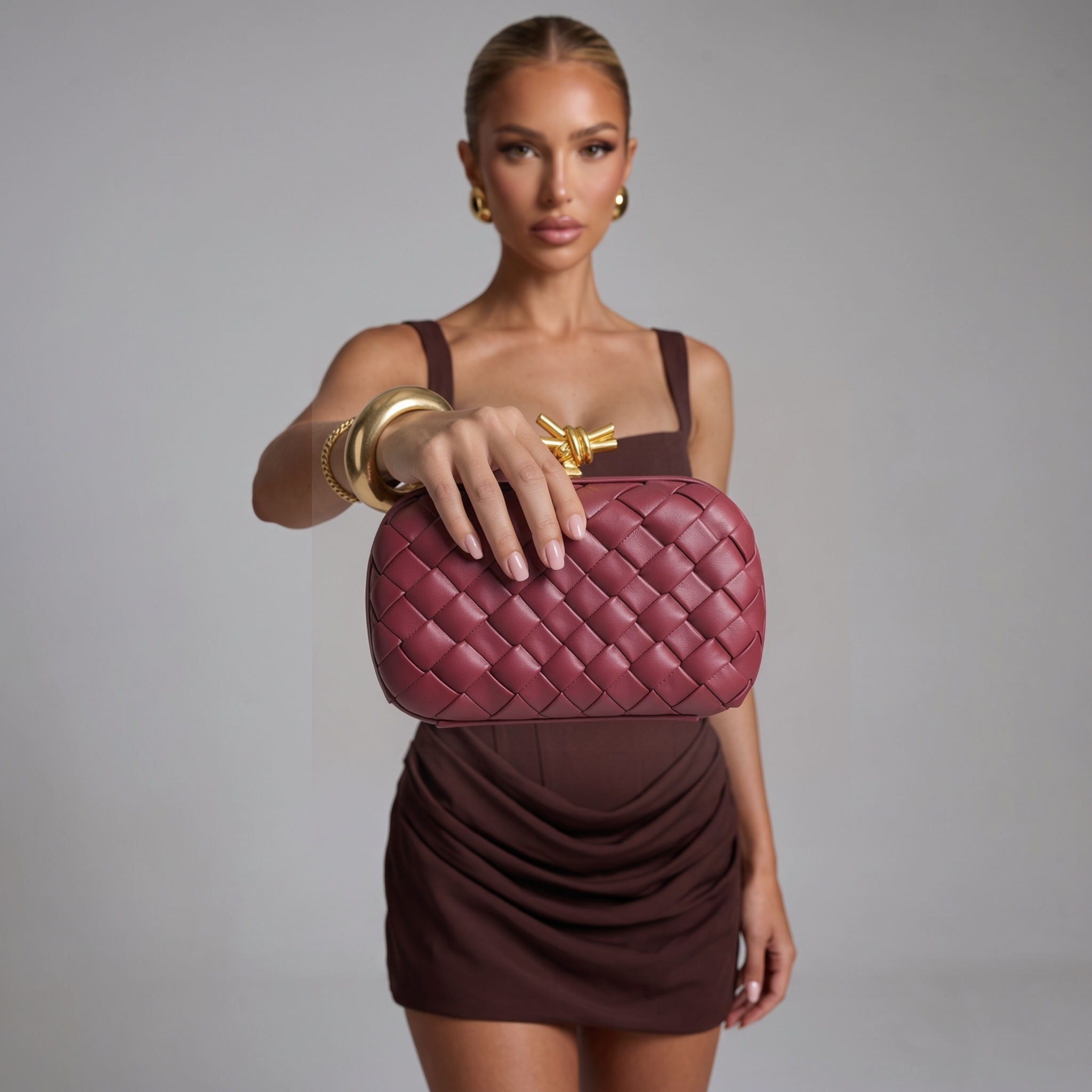 Bottega Veneta Intrecciato Knot Clutch Deep Redβ€οΈβ¨