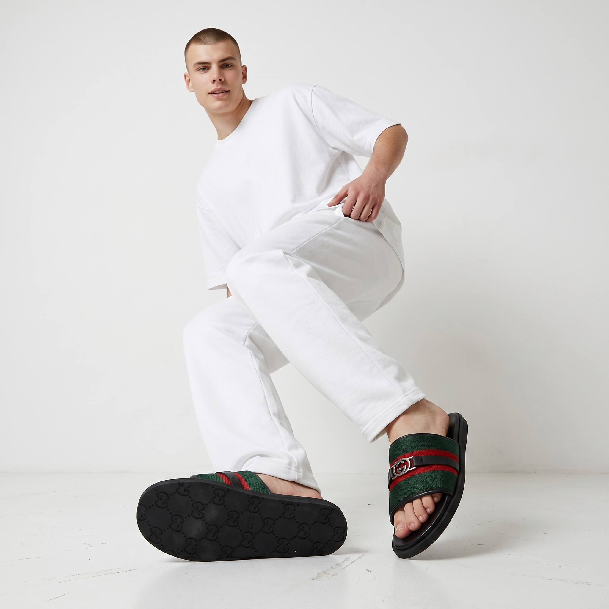 Gucci Green Web Slide Sandals – Luxury Designer Summer Slippers 💚❤️✨