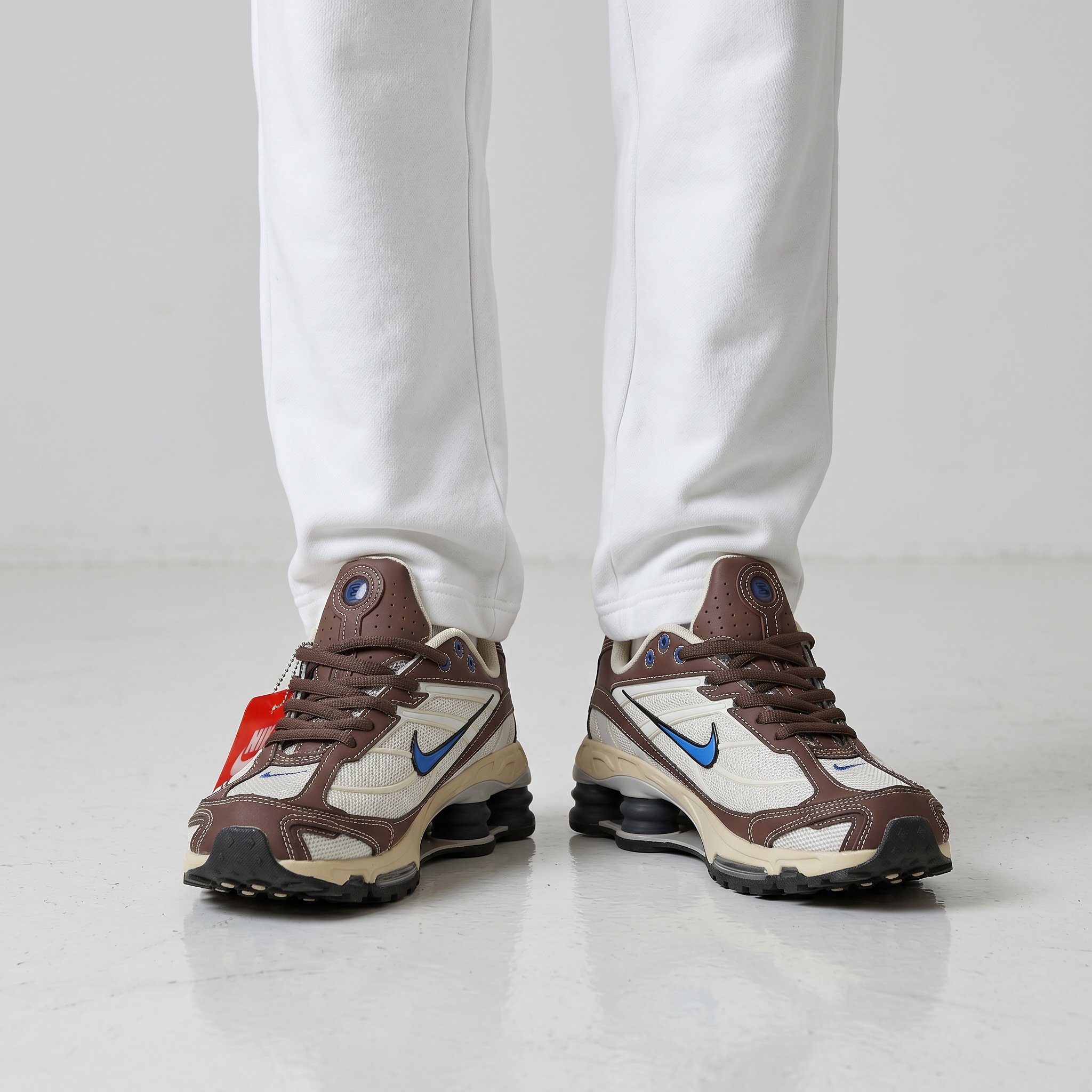 🤎⚡ Nike Shox R4 Retro Brown & Cream Running Sneakers – Y2K Streetwear Cushion Shoes 👟🔥