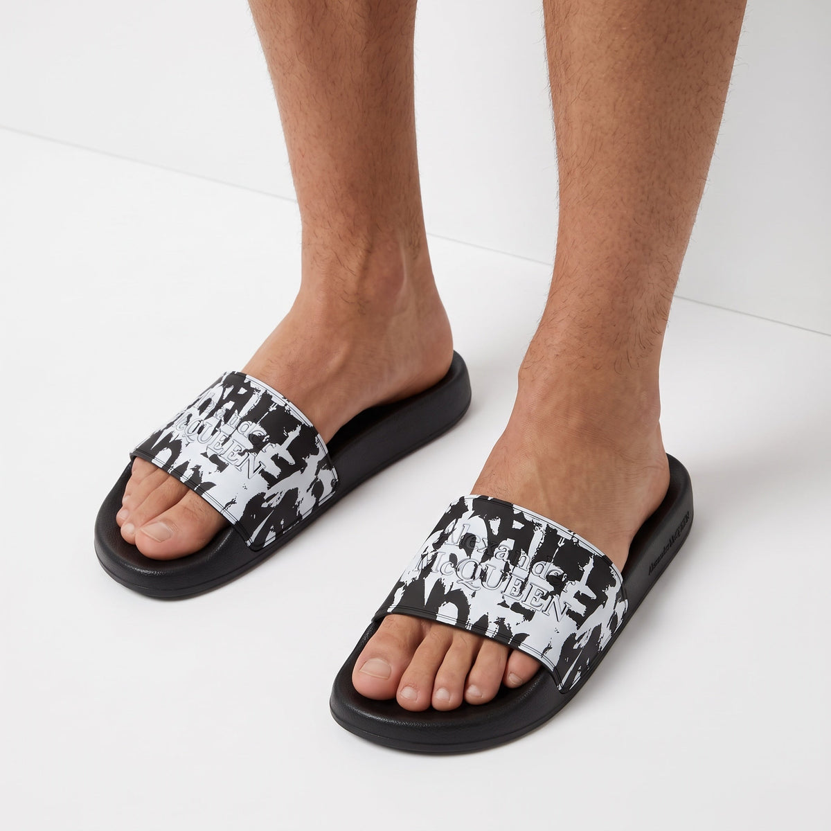 Alexander McQueen Slides β Black & White