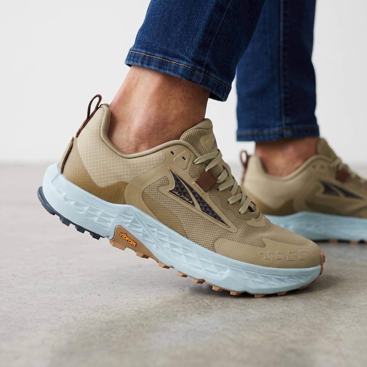 Altra Trail Shoe β Sand Tan with Sky Blue Sole π