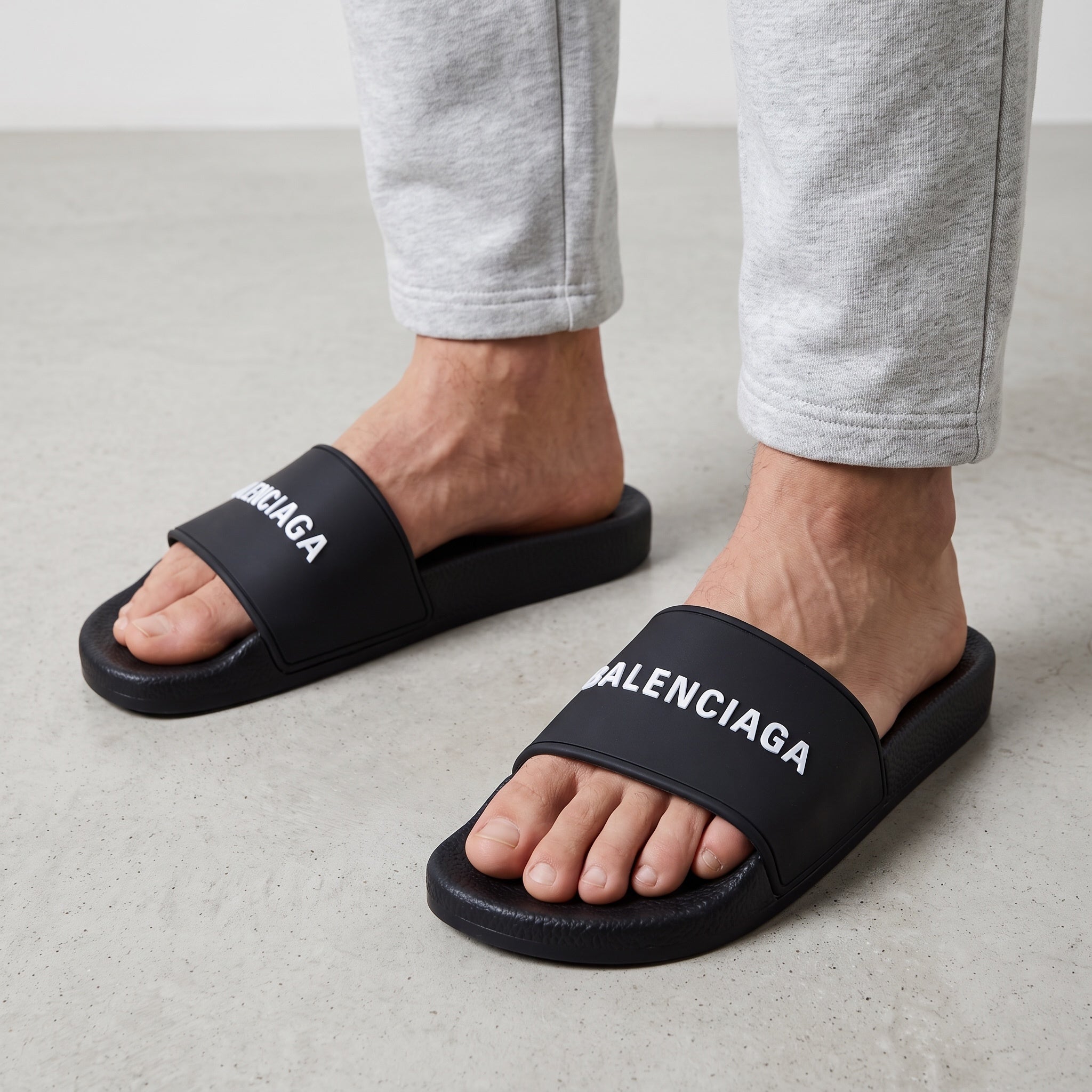 Balenciaga Logo Pool Slides β Black π€