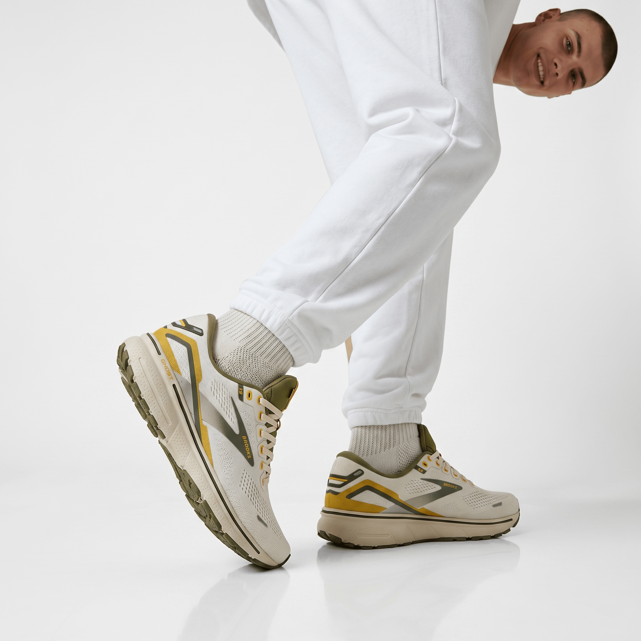 🤍💚 Brooks Adrenaline GTS 23 Running Shoes – Cream Olive Edition 🏃♂️⚡