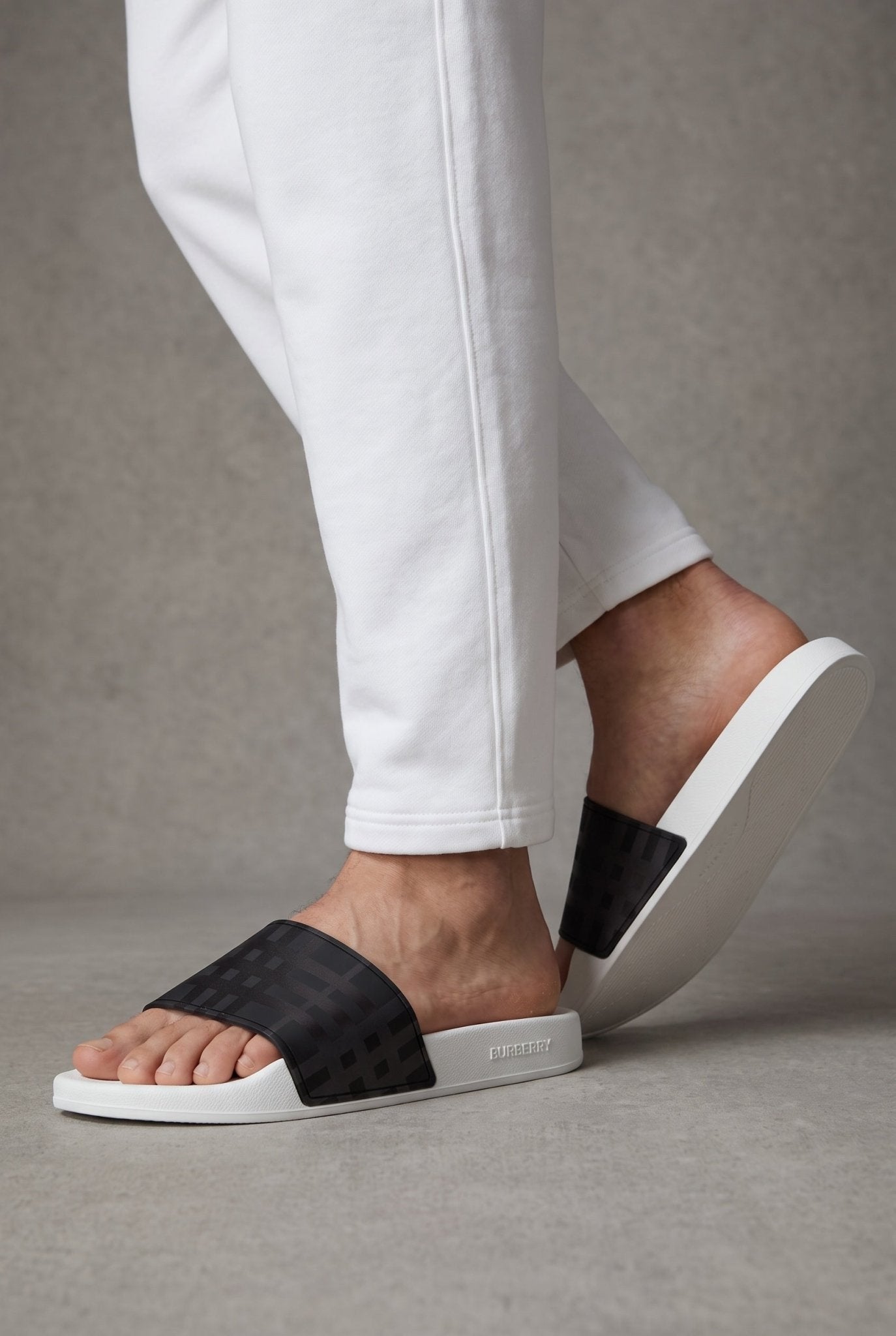 Burberry Slide β Black Check Slide π€