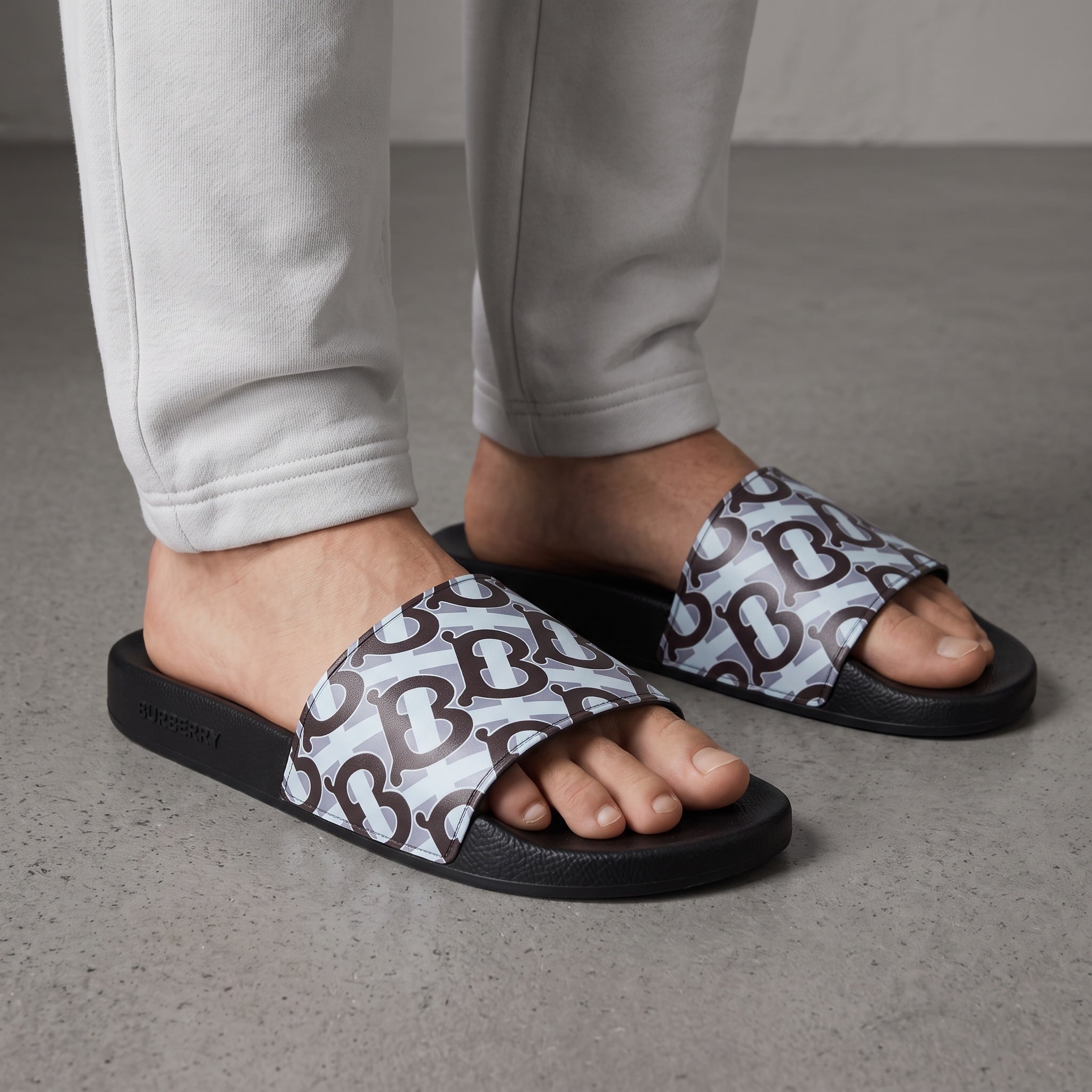 Burberry Slides – TB Monogram Black/Blue 🖤