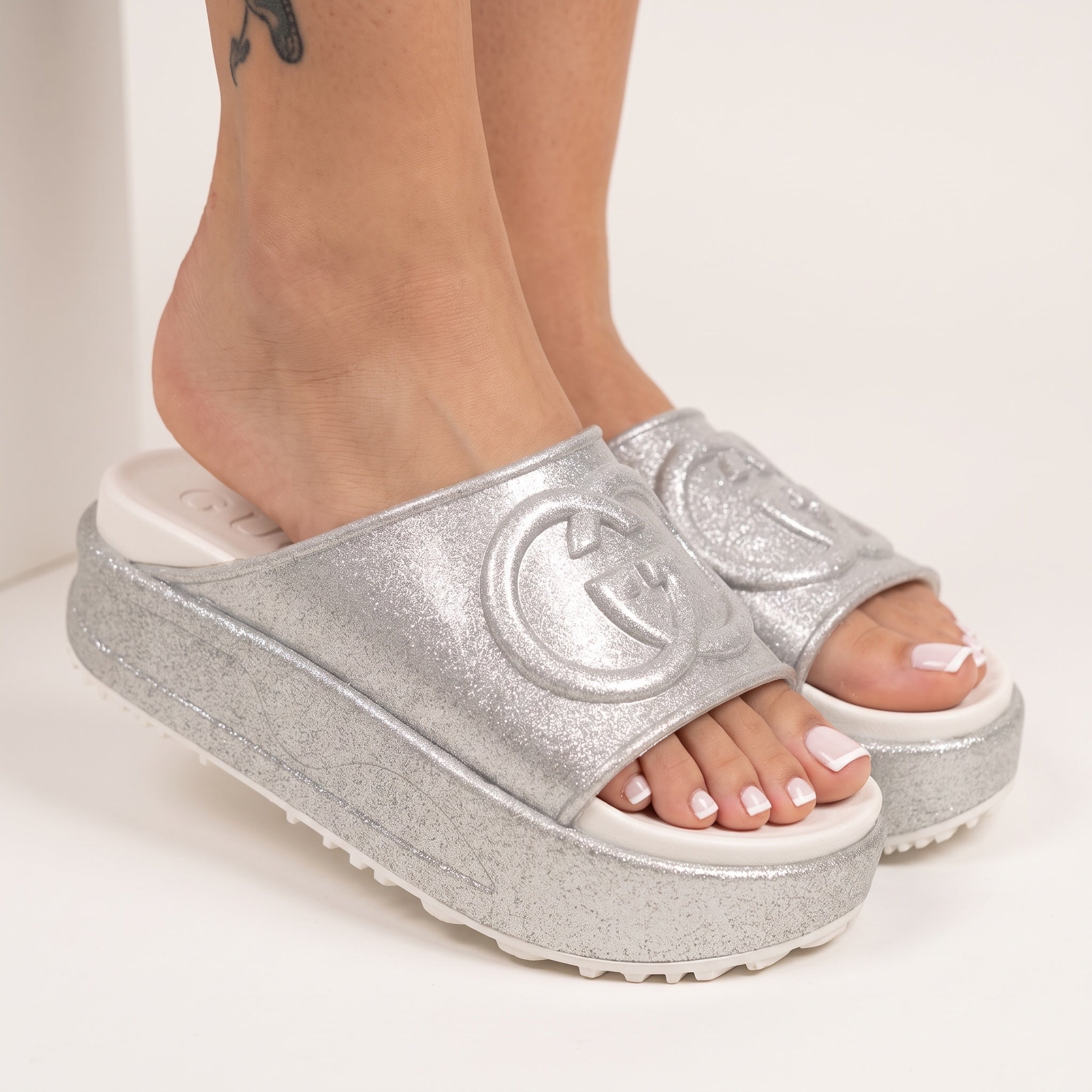 Gucci Flatform Slide – Silver Glitter ✨
