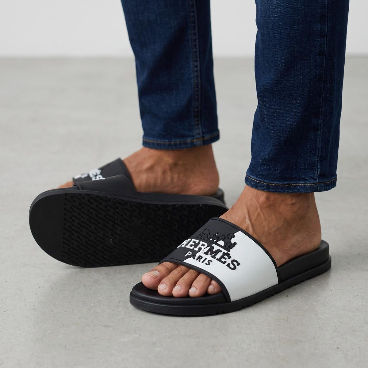 Hermès Pool Slide — Black & White