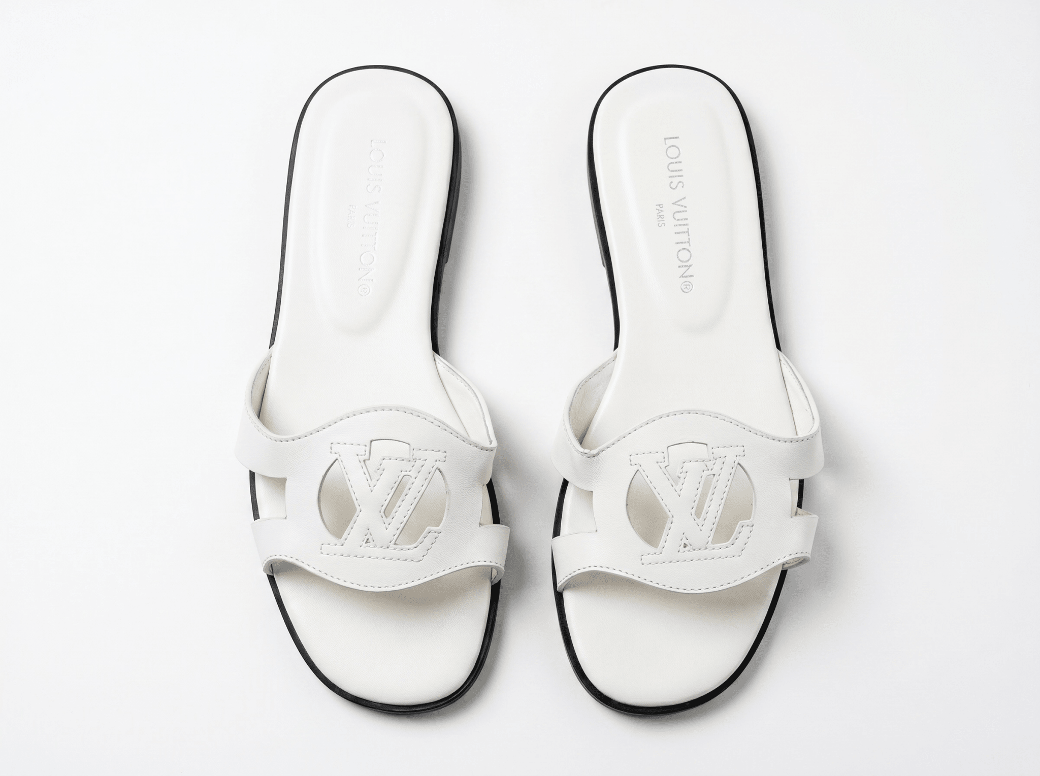 Louis Vuitton LV Cut-Out Flat Sandals β White π€β¨