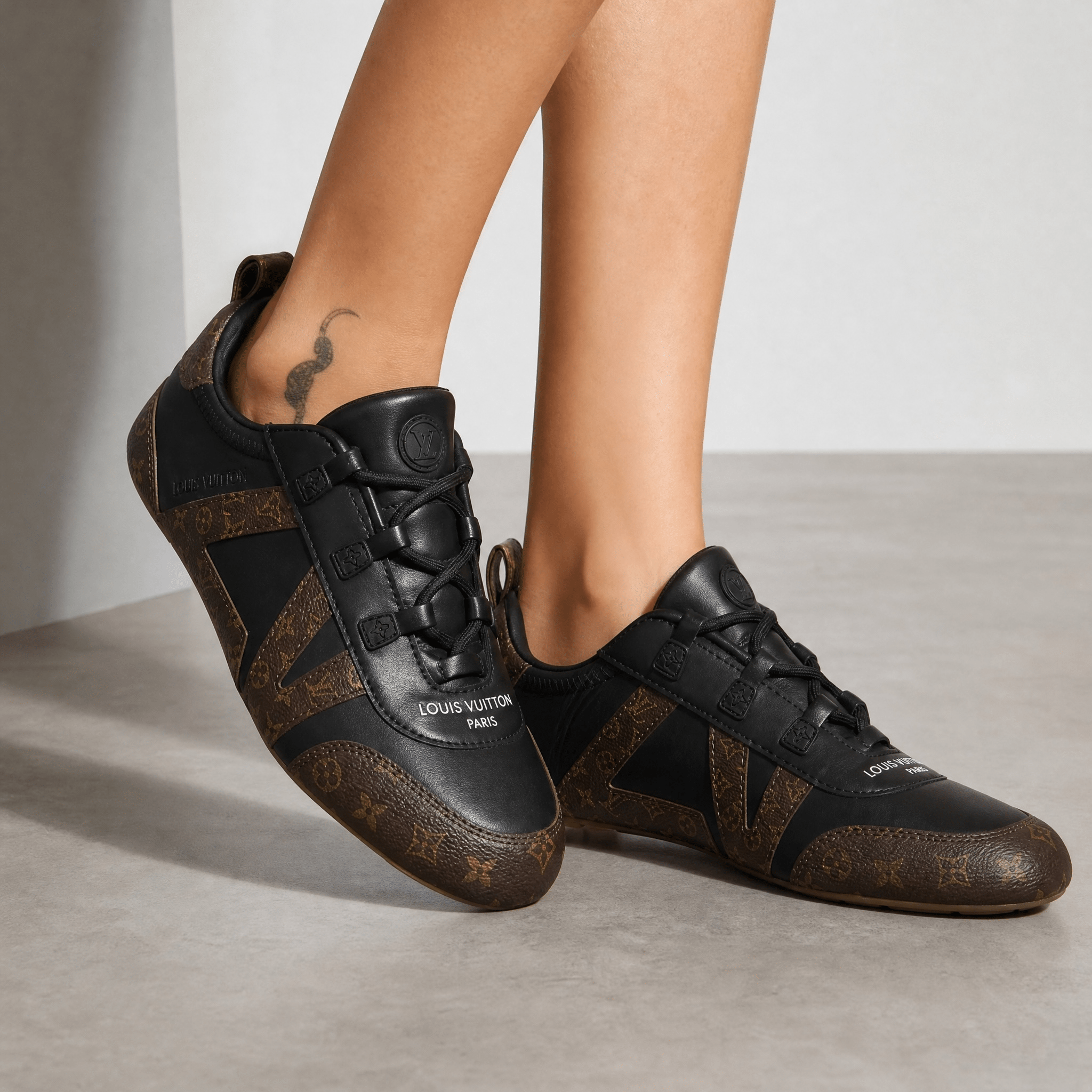 Louis Vuitton Monogram Black Retro Sneakers π€β¨