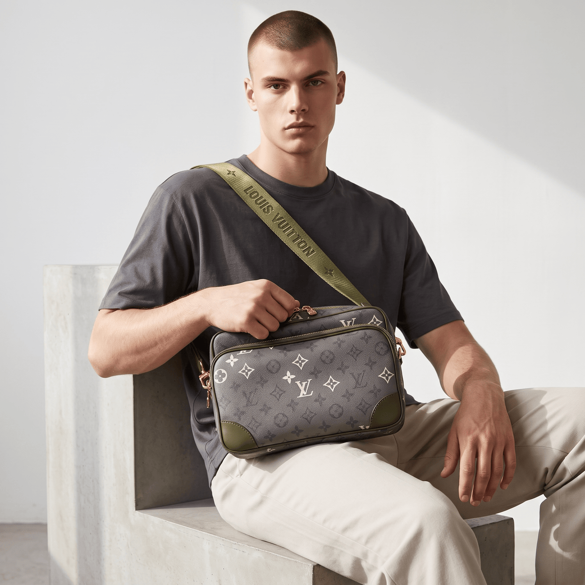 πβ¨ Louis Vuitton Outdoor Messenger β Monogram Eclipse Khaki ππ€