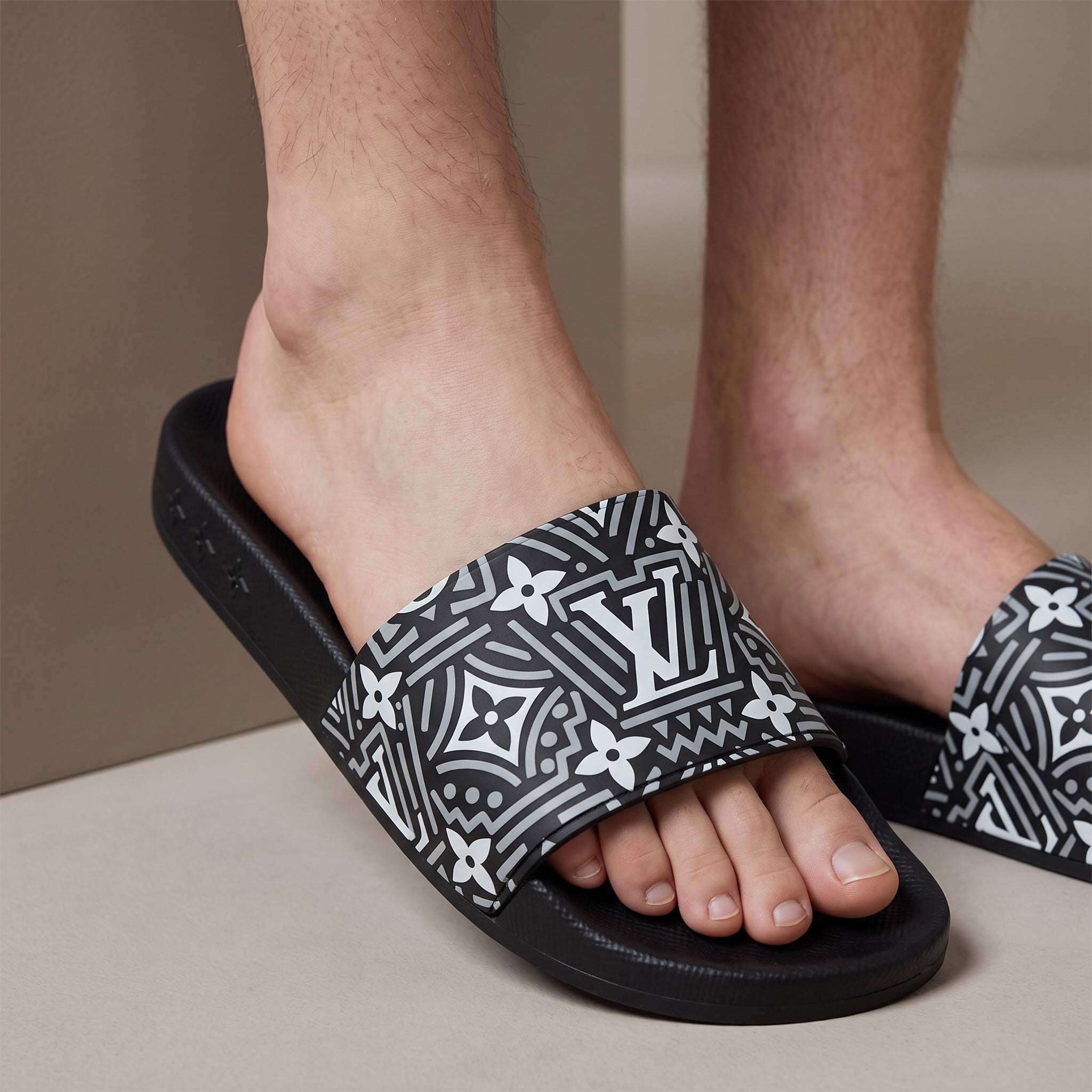 Louis Vuitton Slide – Black & White Monogram 🖤🤍