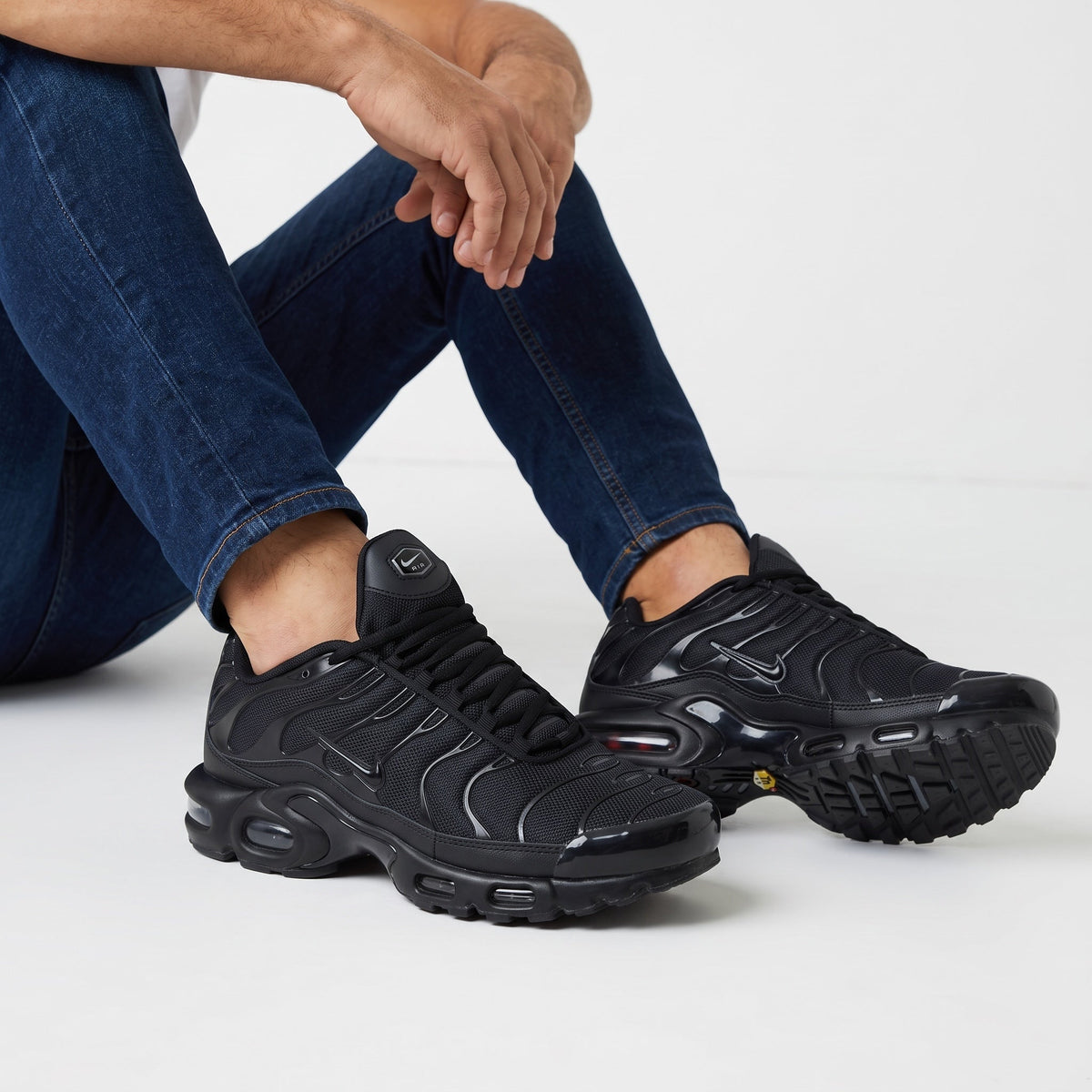 Nike Air Max Plus Triple Runner — Black