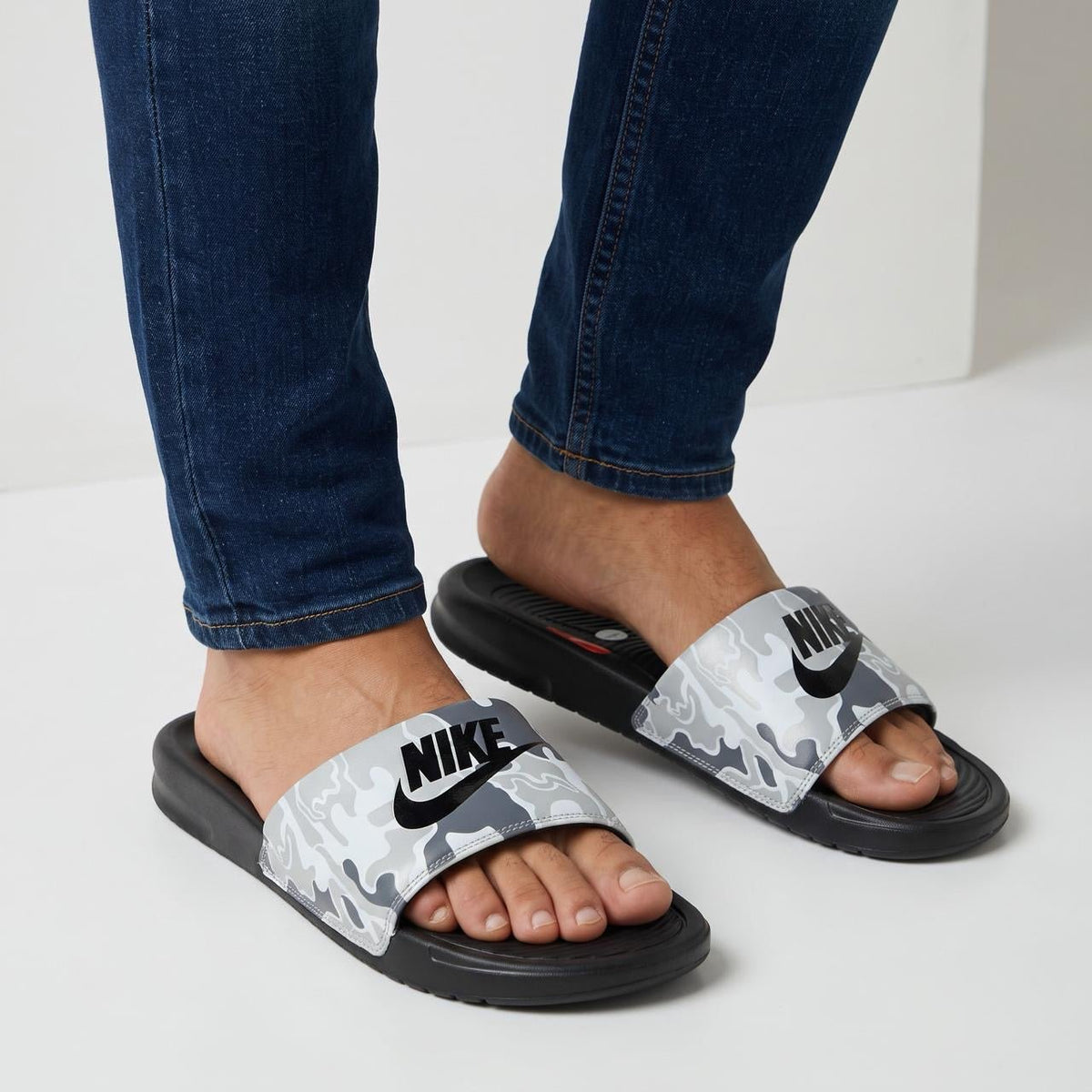 Nike Logo Slide β Grey & Camo